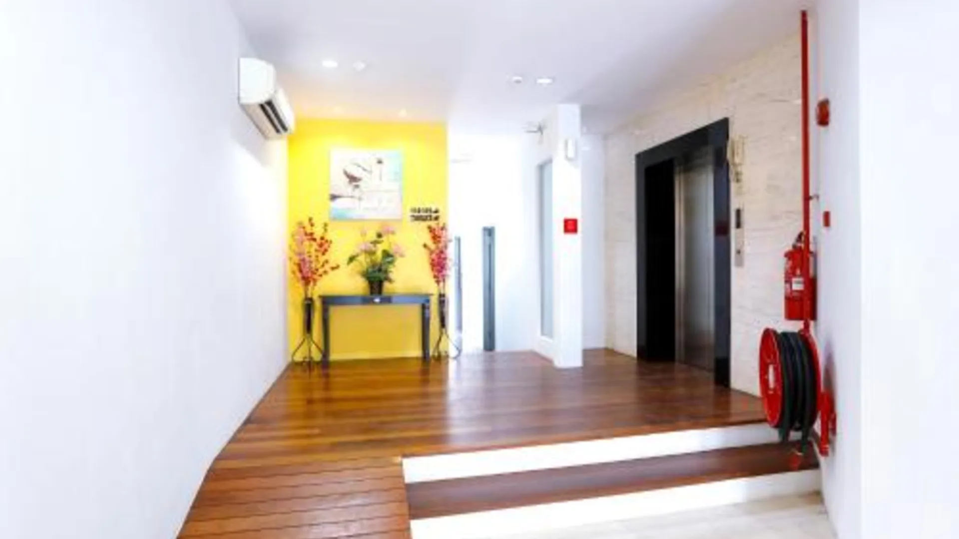 틀룩인탄 럭스 호텔 2성급 호텔 외관