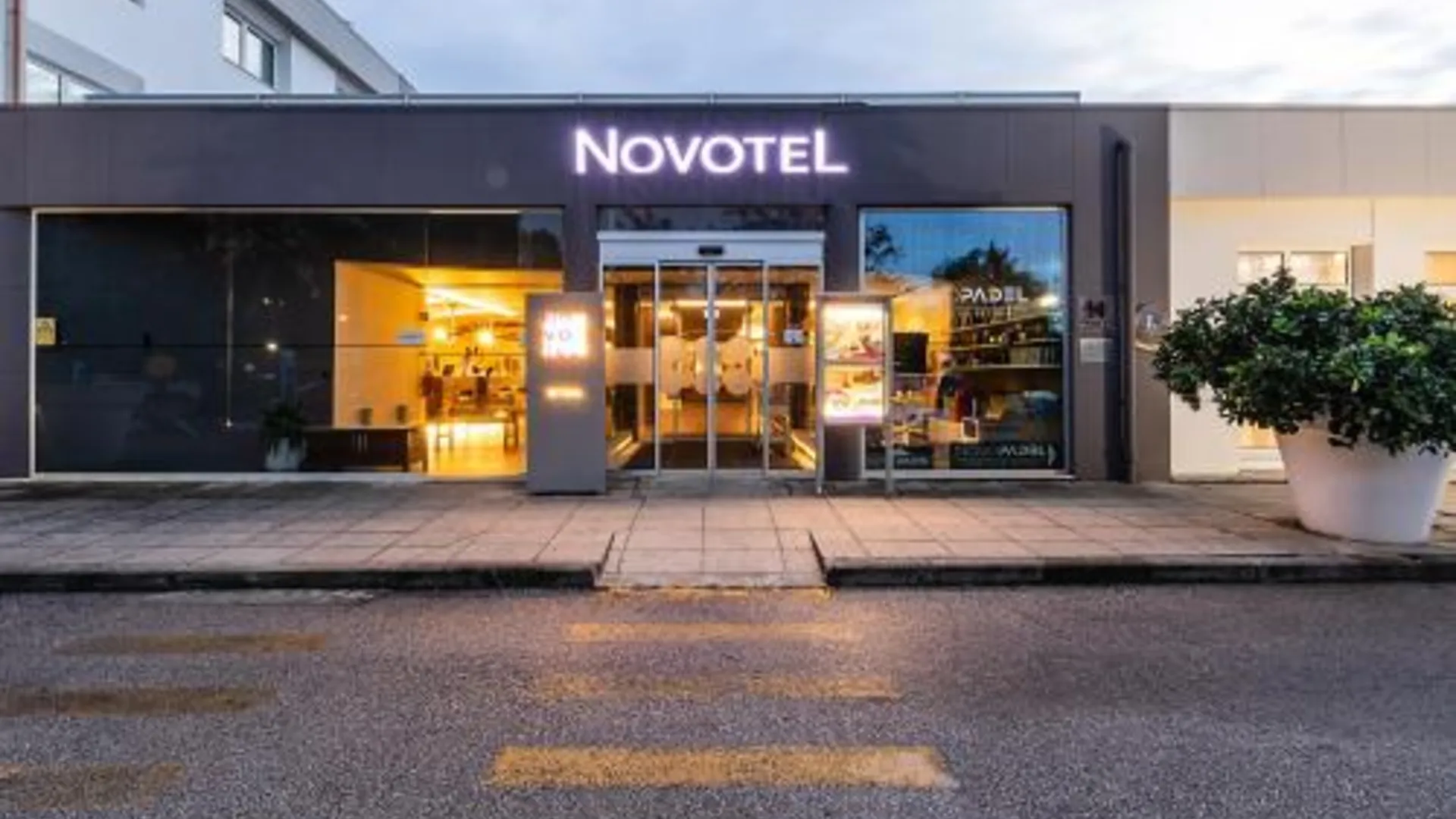 세투발 노보텔 세투발 4성급 호텔 수영장