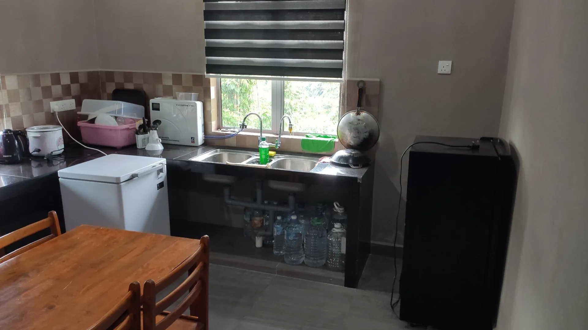 쿠알라 리피스 쿠알라 리피스 타운센터의 프라이빗 하우스 (1500m², 침실 3개, 프라이빗 욕실 3개) 3성급 싱글룸 레스토랑