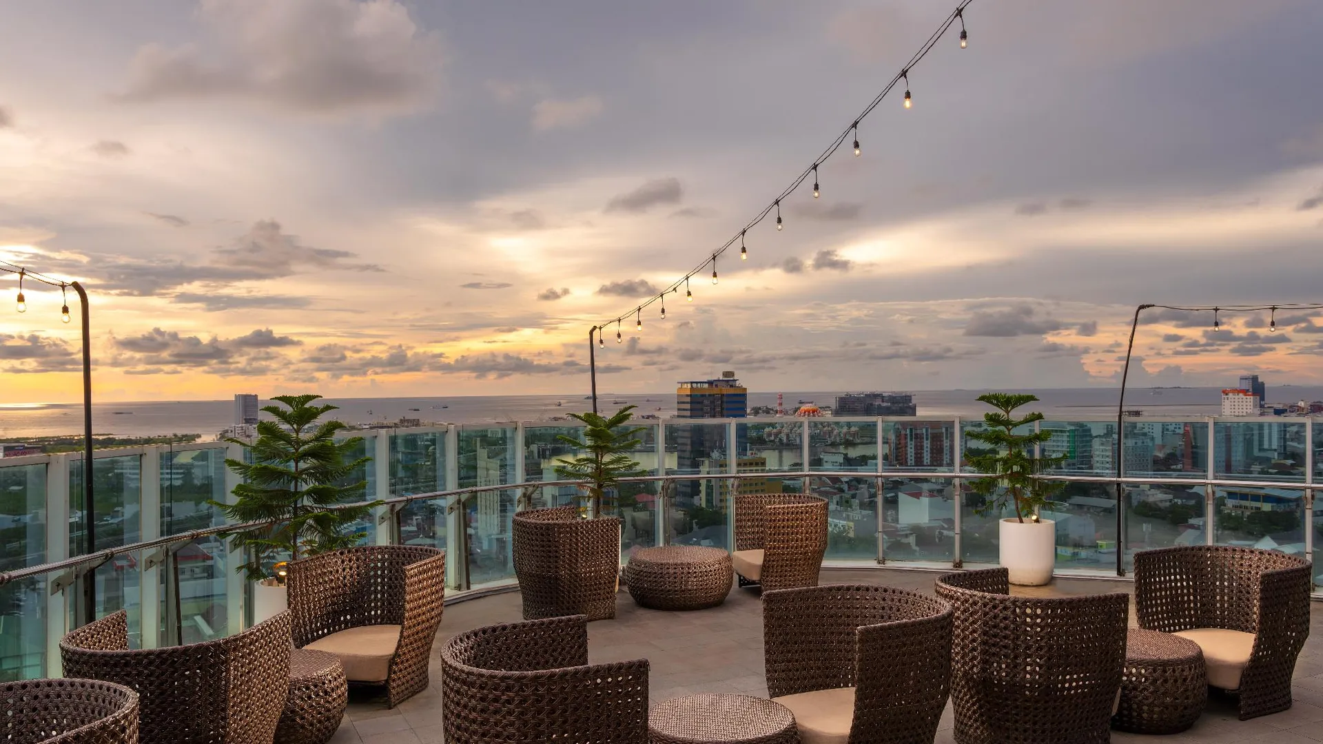 마카사르 멜리아 마카사르 4성급 호텔 레스토랑