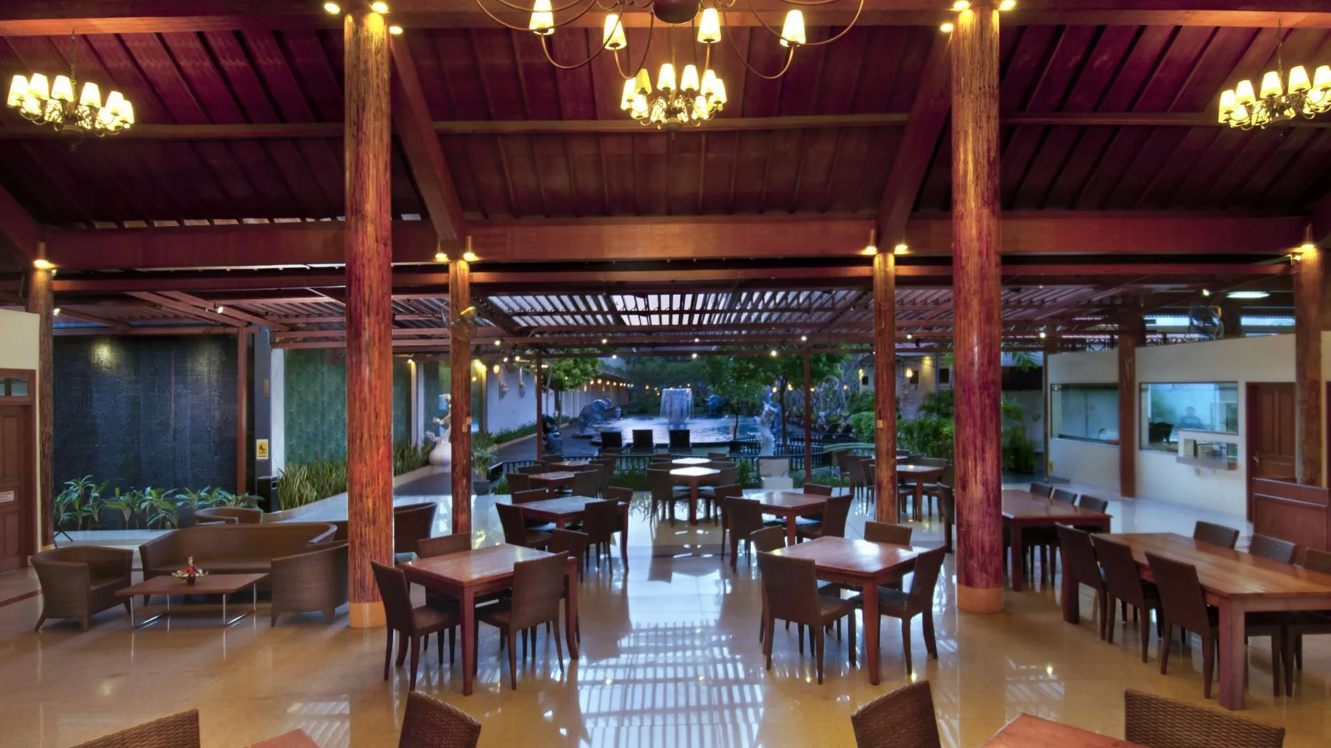 발리 페브리스 호텔 앤 스파 4성급 호텔 외관