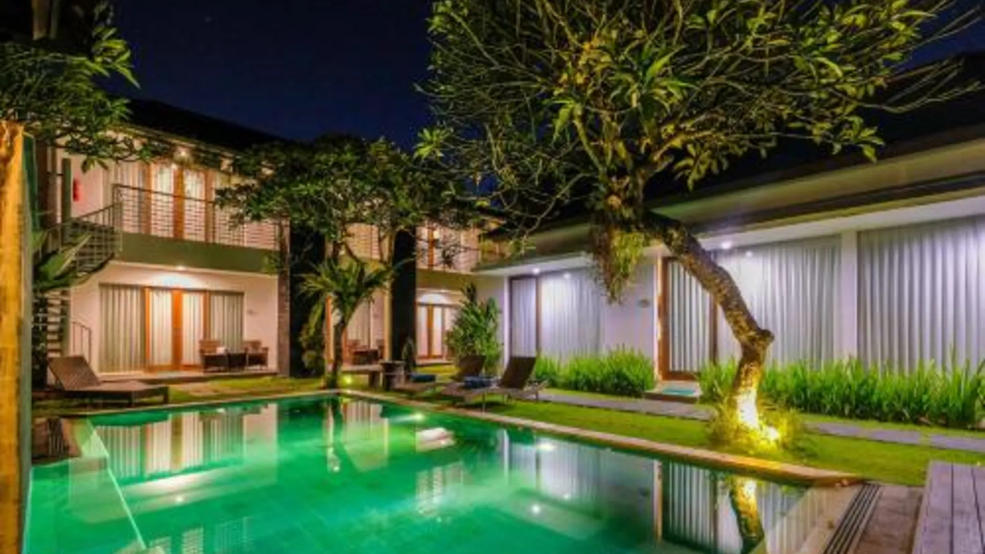 발리 파필론 에코비치 3성급 호텔 스위트룸