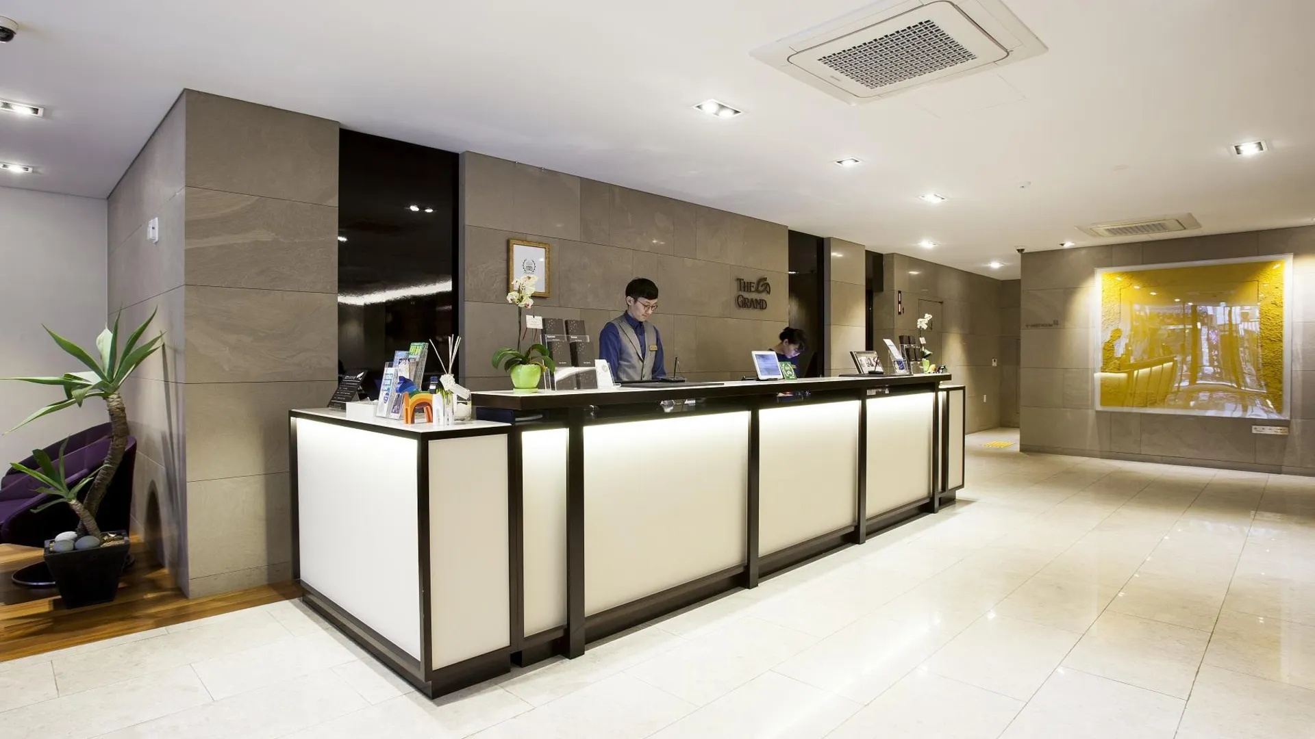 서울 더 그랜드 호텔 명동 4성급 호텔 로비