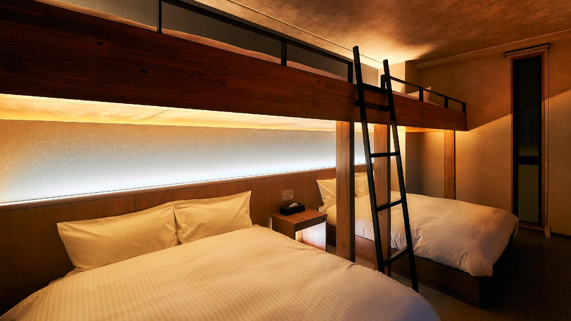 오키나와 본섬 라쿠텐 스테이 나하 미에바시 4성급 게스트하우스 스위트룸