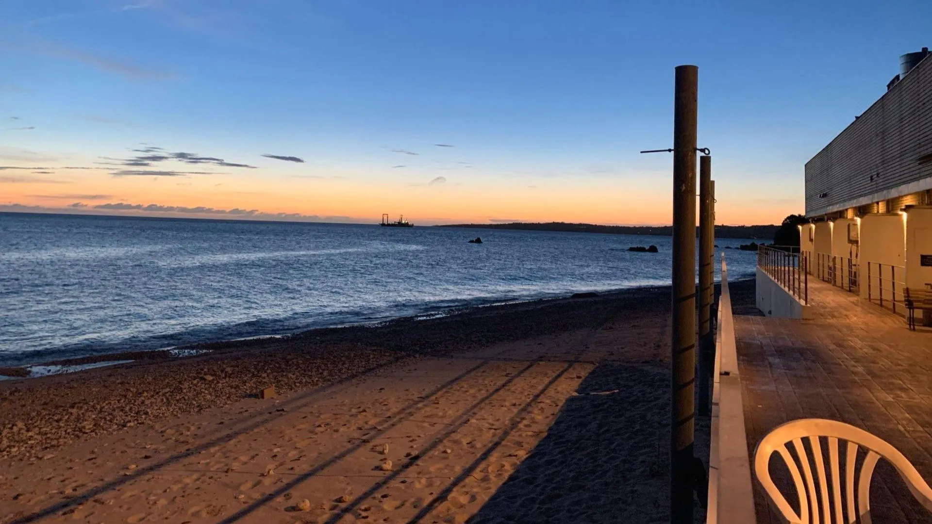 오키나와 본섬 호텔 앤 레스토랑 온 더 비치 루에 2성급 호텔 외관
