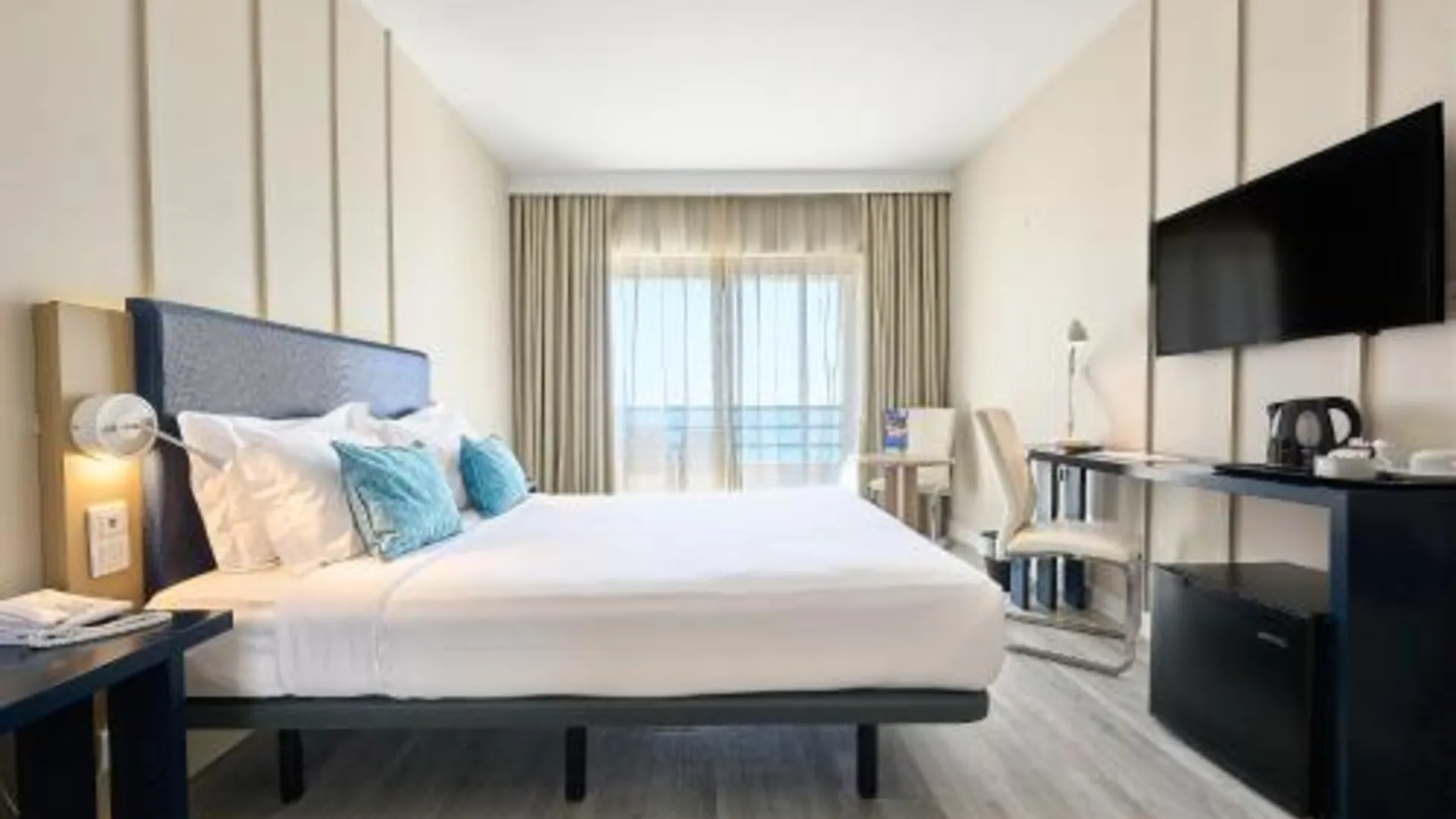 리스본 트립 바이 윈덤 리스보아 카파리카 마르 4성급 호텔 전망