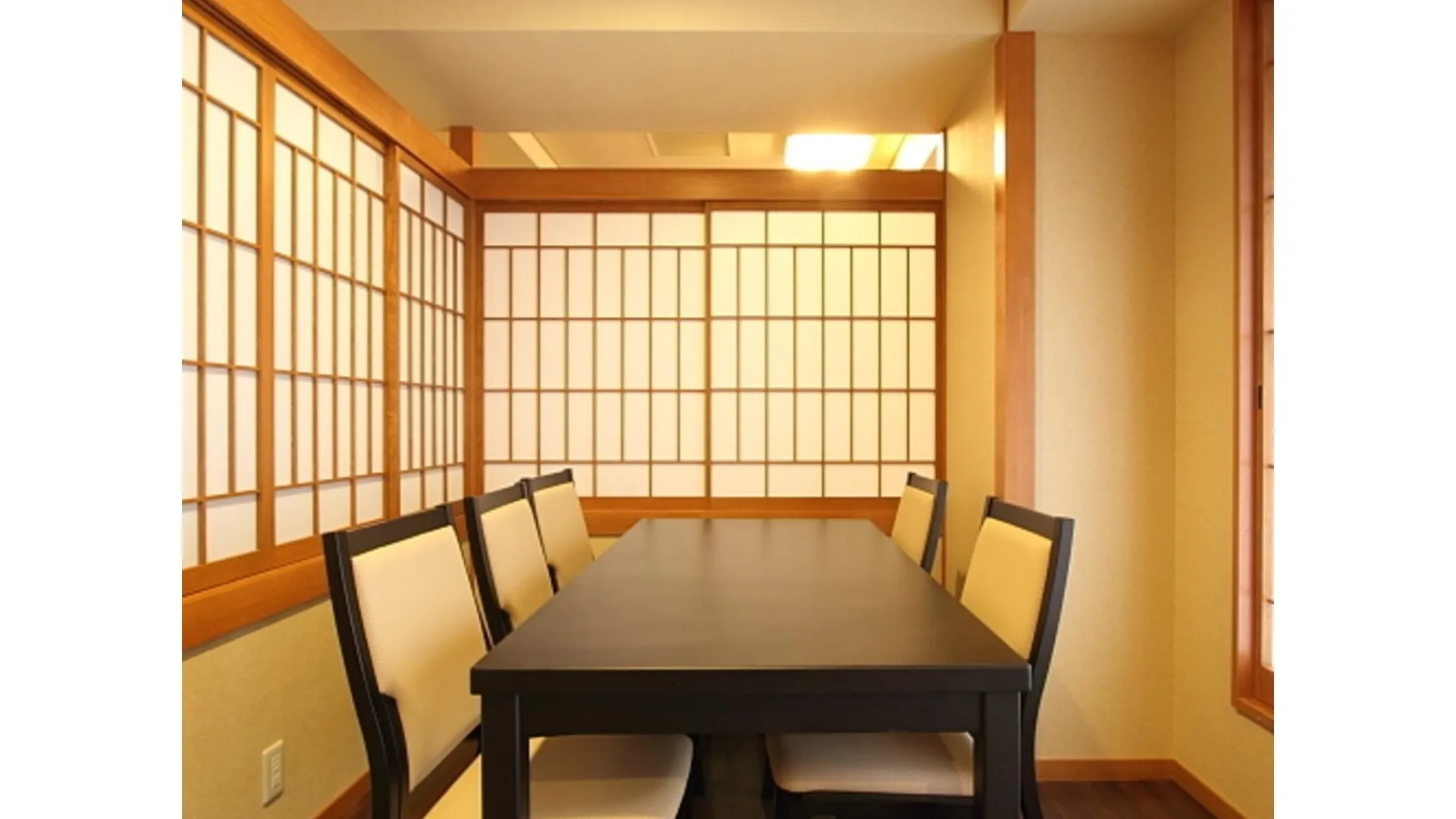 교토 카모가와칸 3성급 호텔 객실