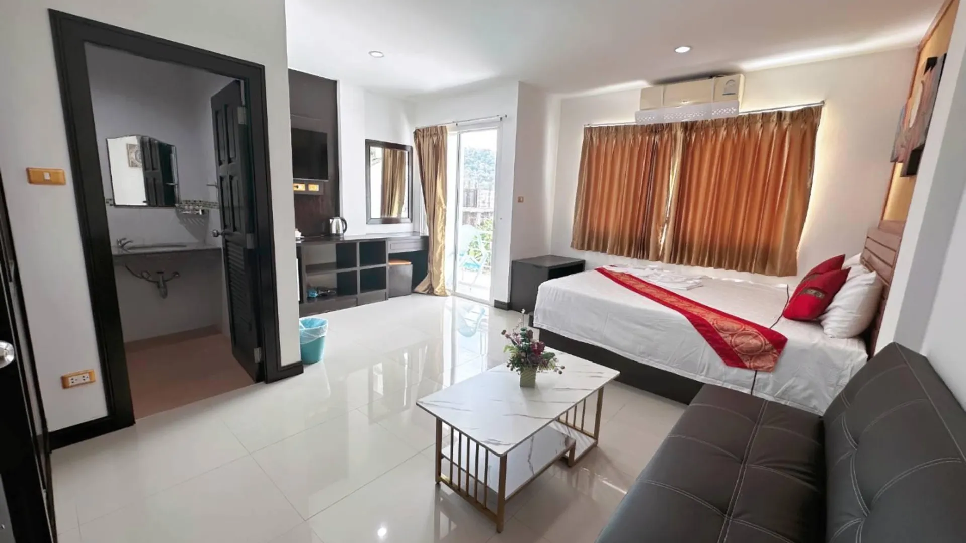 푸켓 애비스 하우스 호텔 2성급 호텔 스위트룸