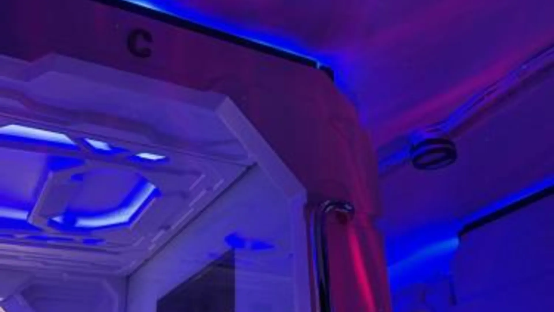 세부 BMAX 스페이스포드 호텔 객실