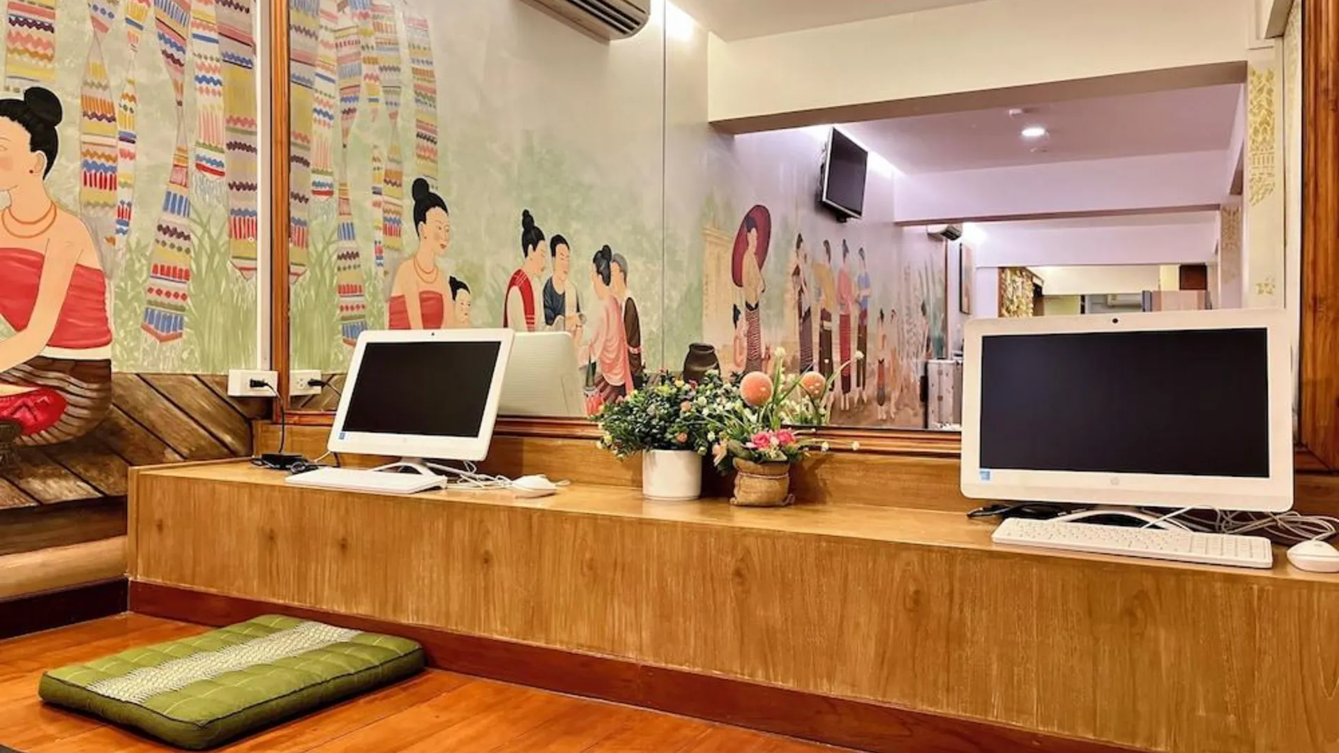 방콕 Mariya Lady Hostel At Suvarnabhumi Airport - Female Only 2성급 호텔 수영장