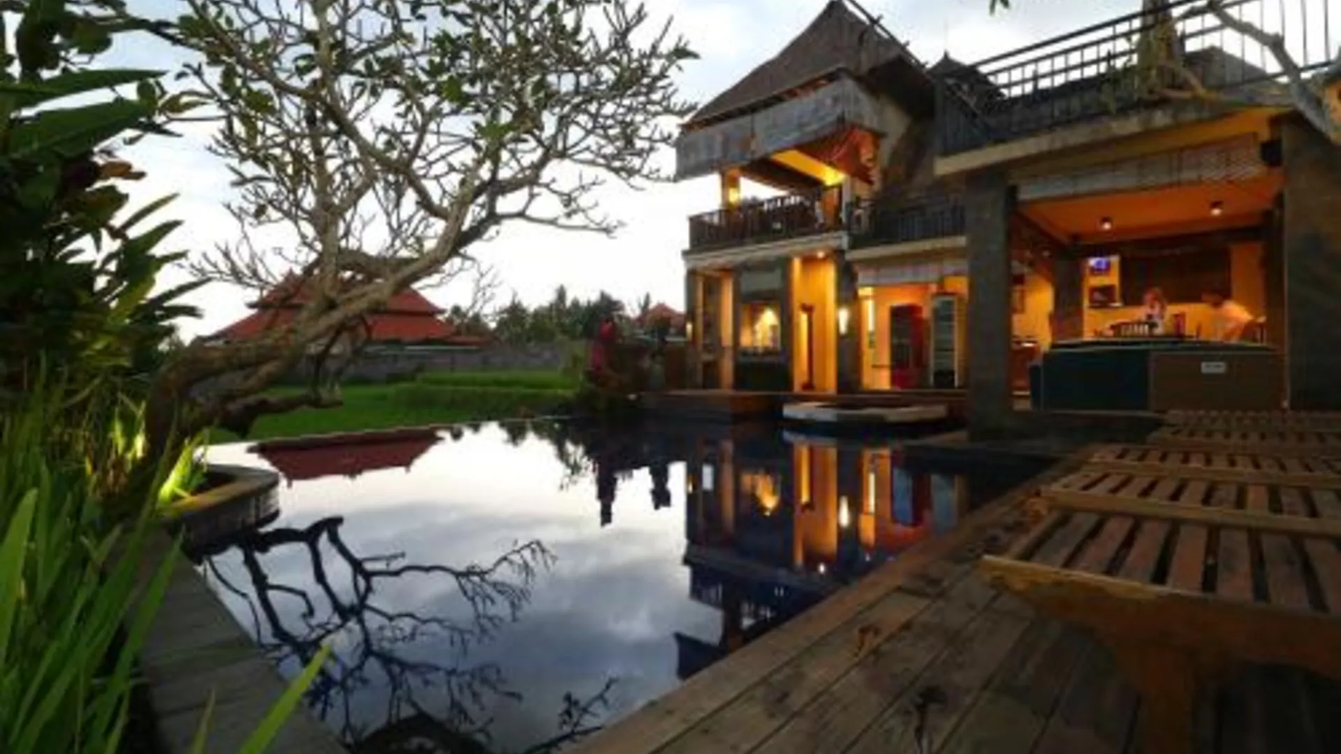 발리 비유쿠쿵 스위트 앤 스파 4성급 호텔 외관