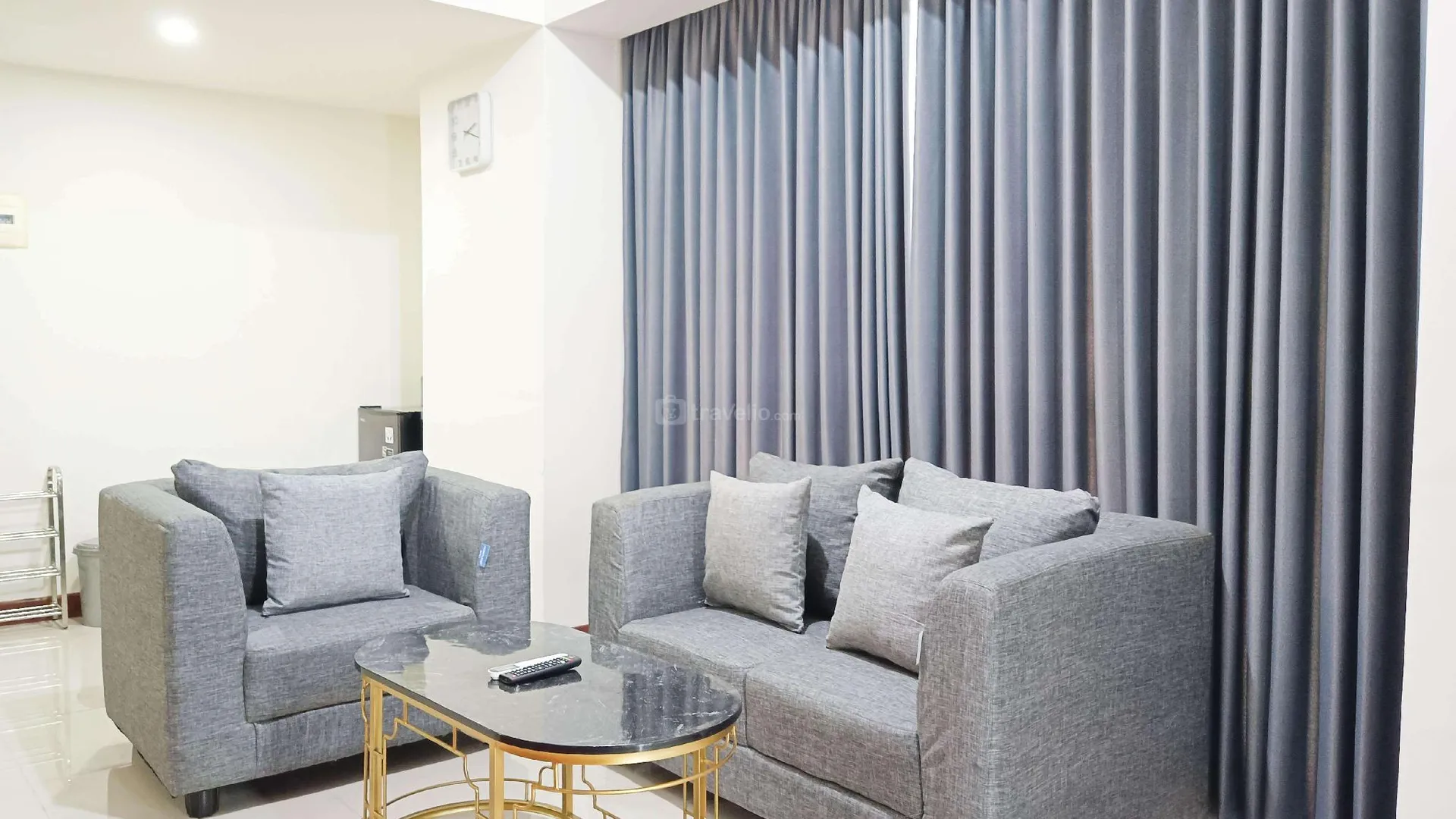 마카사르 SpaciousComfort 3BR Vida View Makassar By Travelio 4성급 게스트하우스 스위트룸