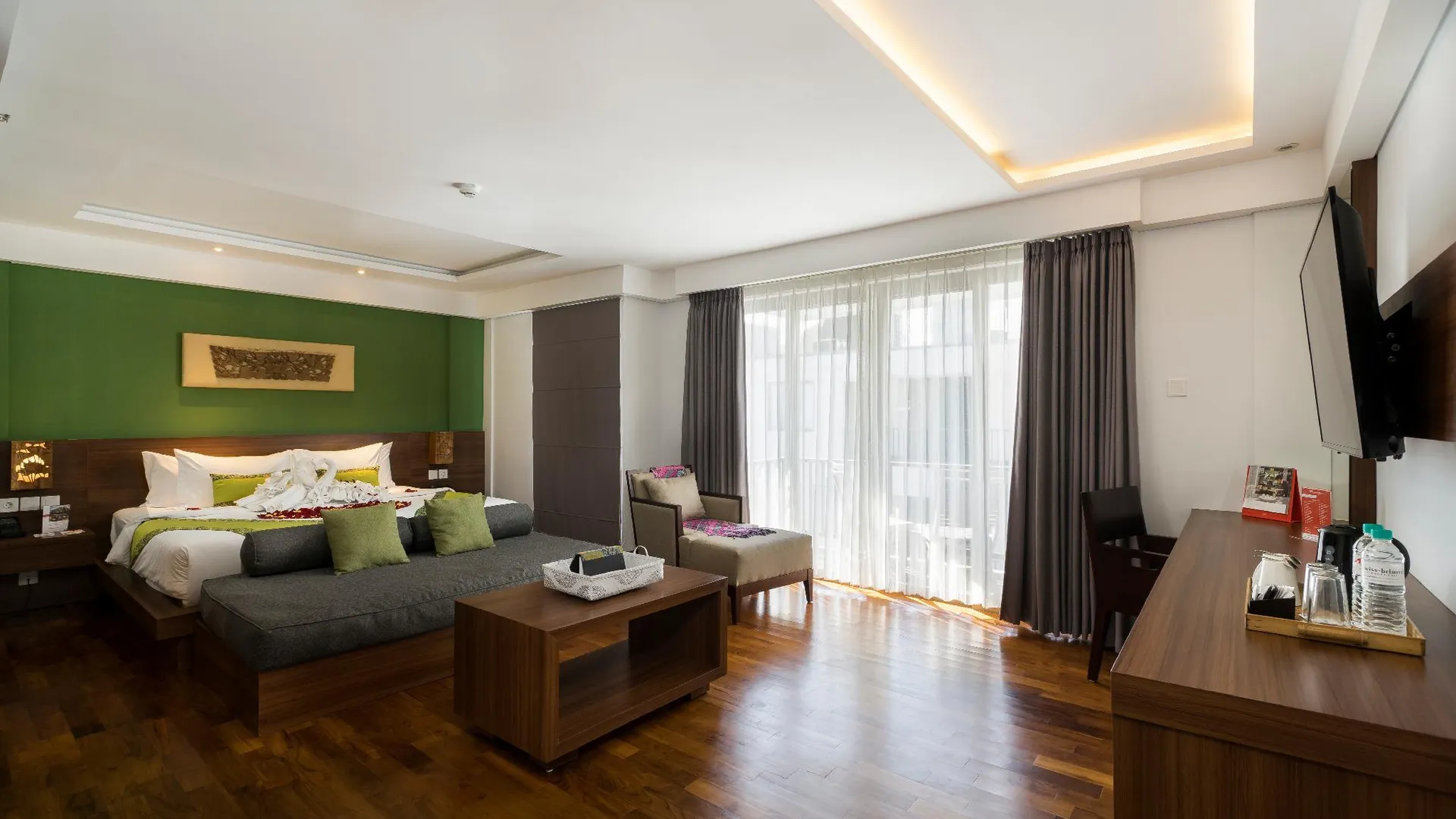 발리 디프리마호텔 페티텐겟 스미냑 4성급 호텔 스위트룸