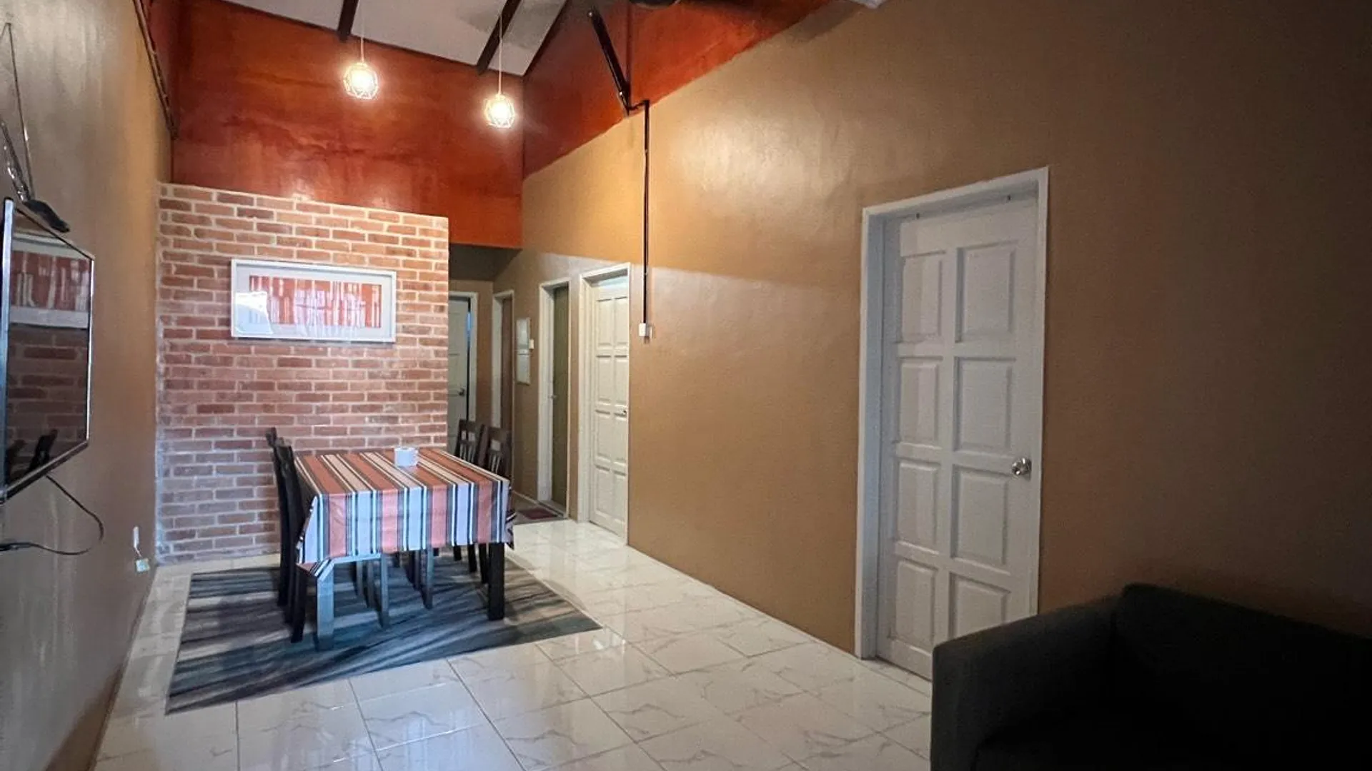 고펭 반다르 세리 이스칸다르의 프라이빗 하우스 (1400m², 침실 2개, 프라이빗 욕실 2개) 2성급 싱글룸 객실