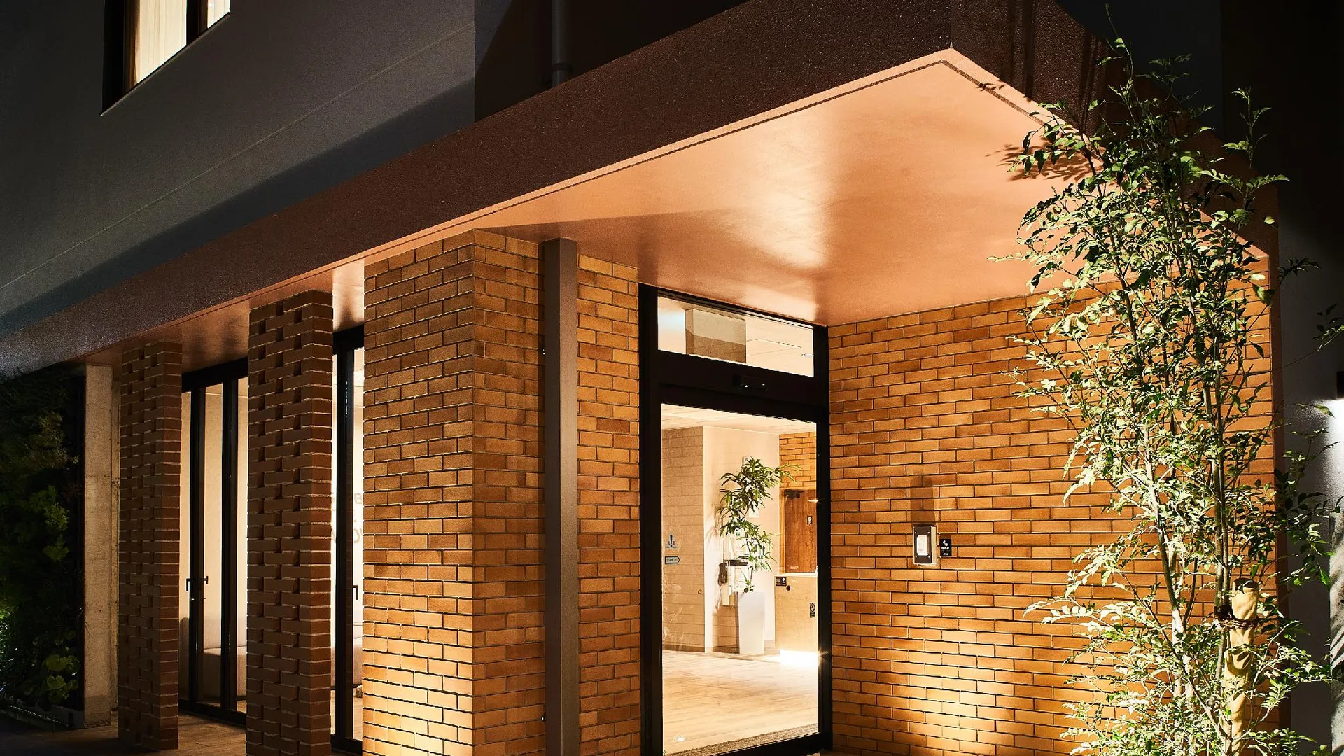 오키나와 본섬 라쿠텐 스테이 나하 미에바시 4성급 게스트하우스 객실