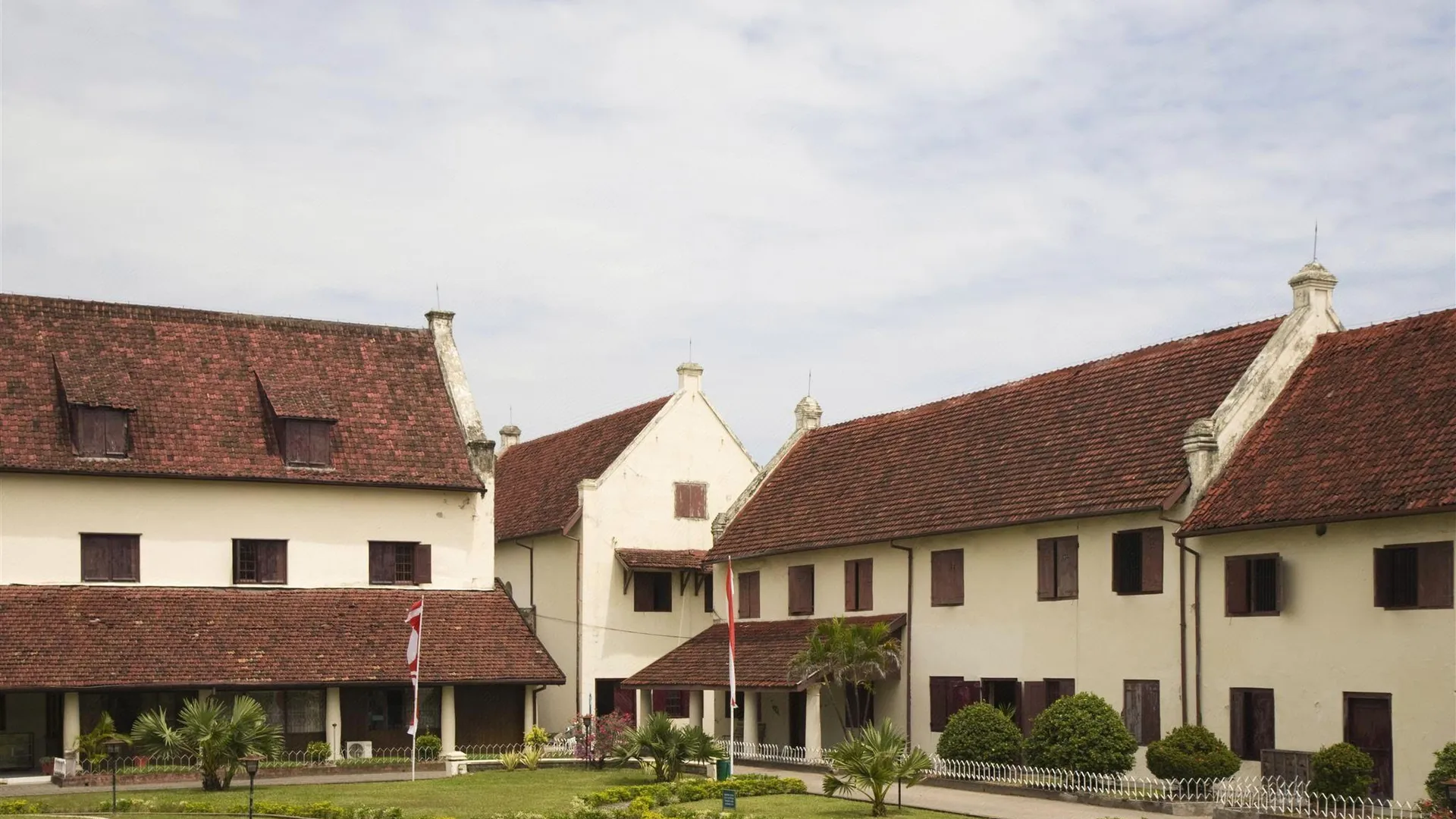 마카사르 Fortuner Homestay Syariah Makassar Mitra RedDoorz 2성급 게스트하우스 수영장