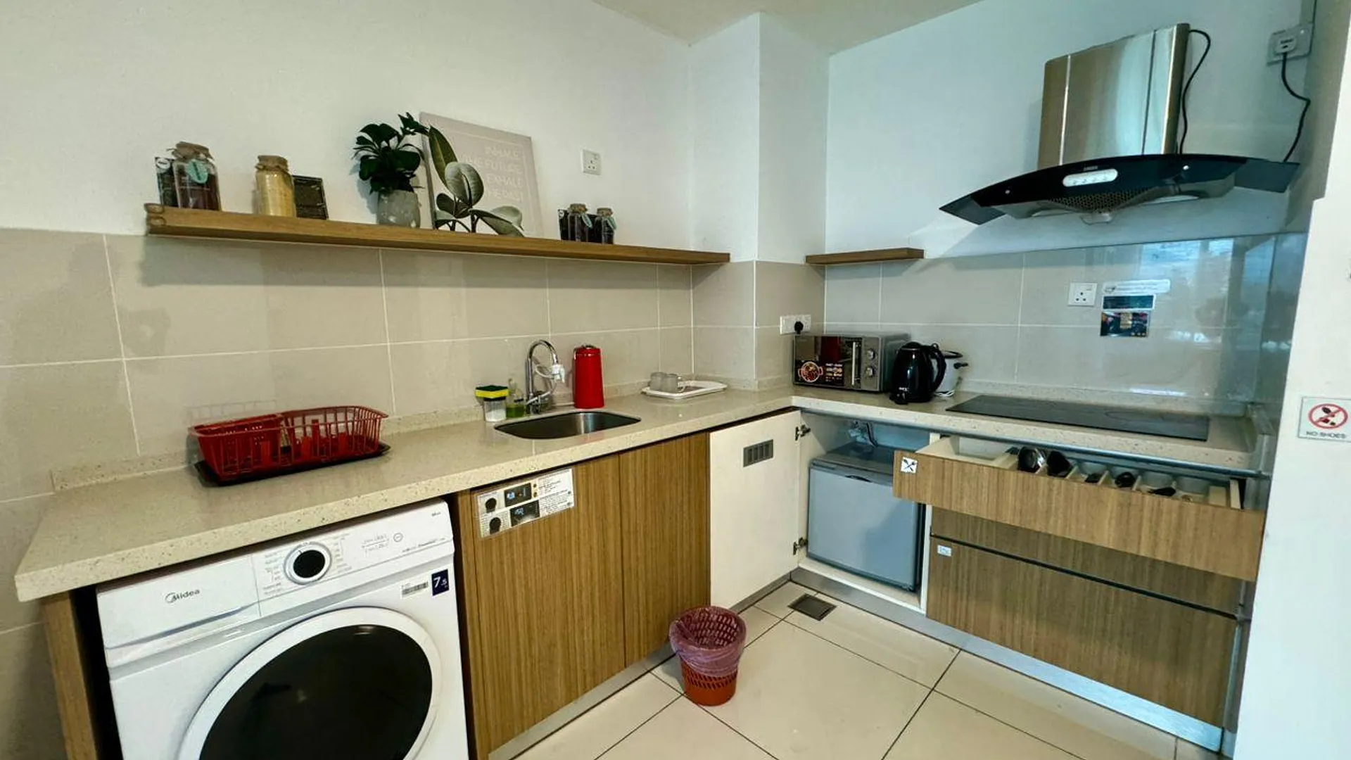 코타키나발루 쿠알라 펜유의 아파트먼트 (68m², 침실 2개, 프라이빗 욕실 1개) 3성급 싱글룸 레스토랑