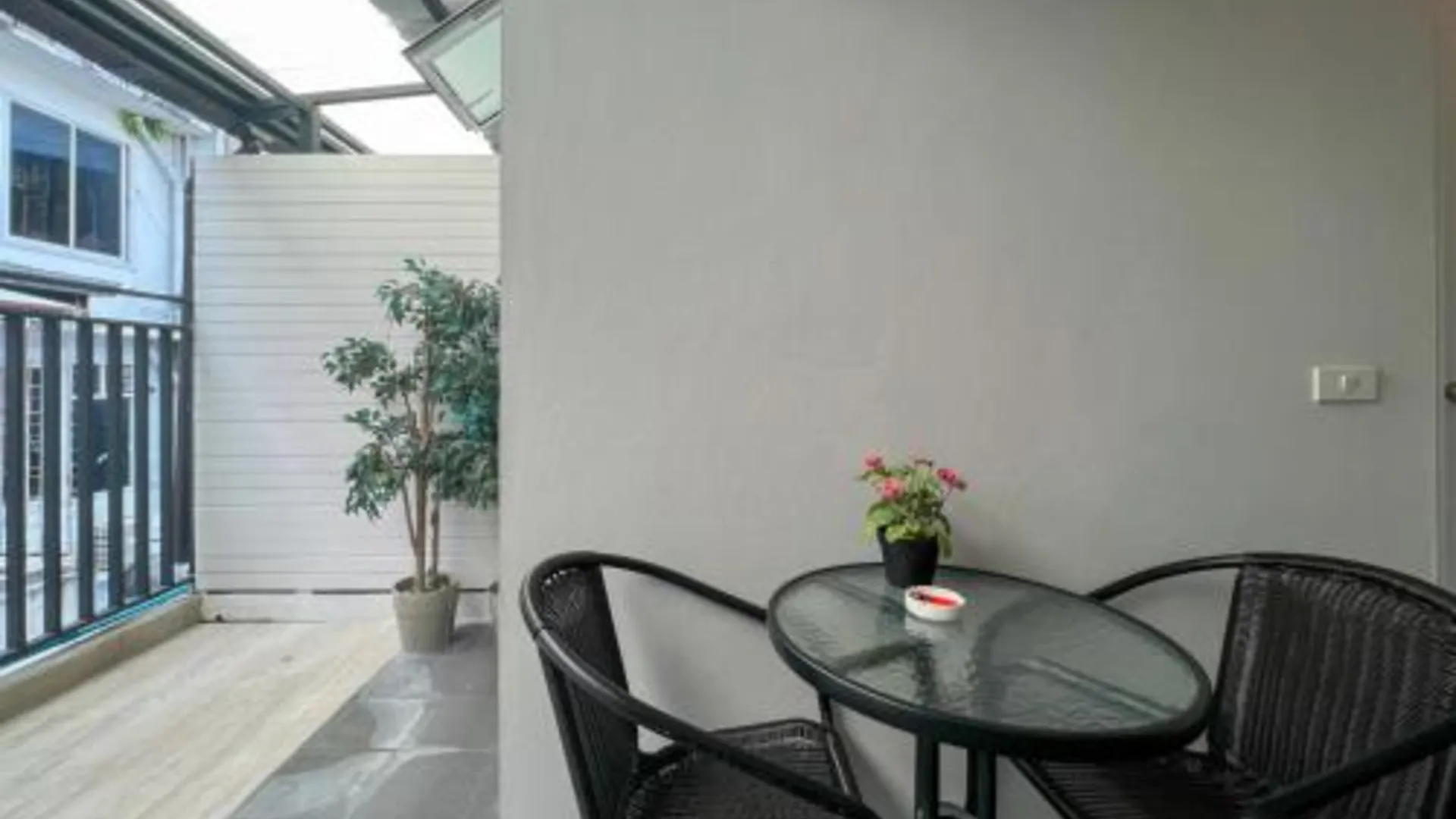 방콕 느뵈 프리미어 레지던스 4성급 게스트하우스 전망