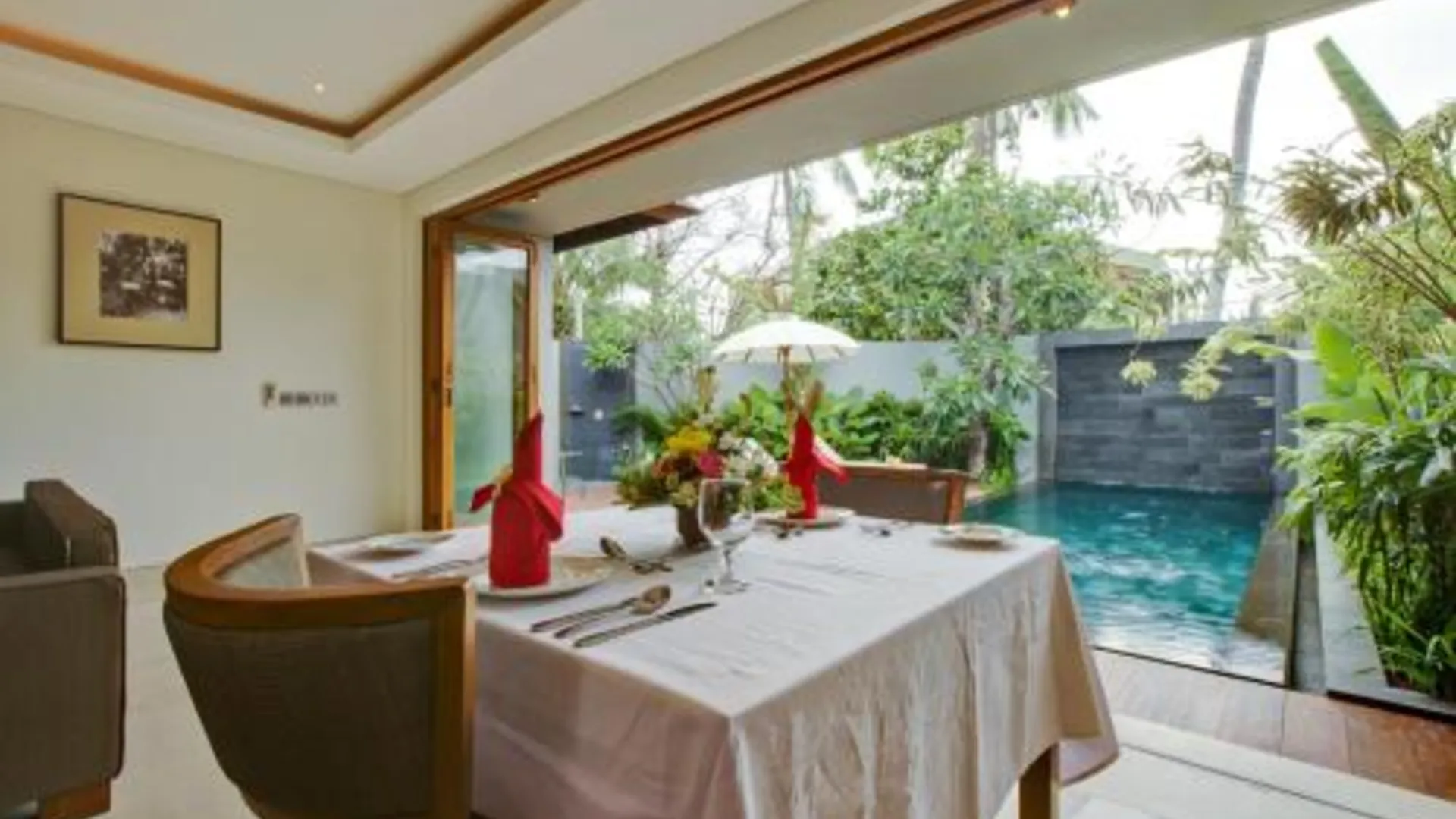 발리 코에노코에니 빌라 5성급 호텔 외관