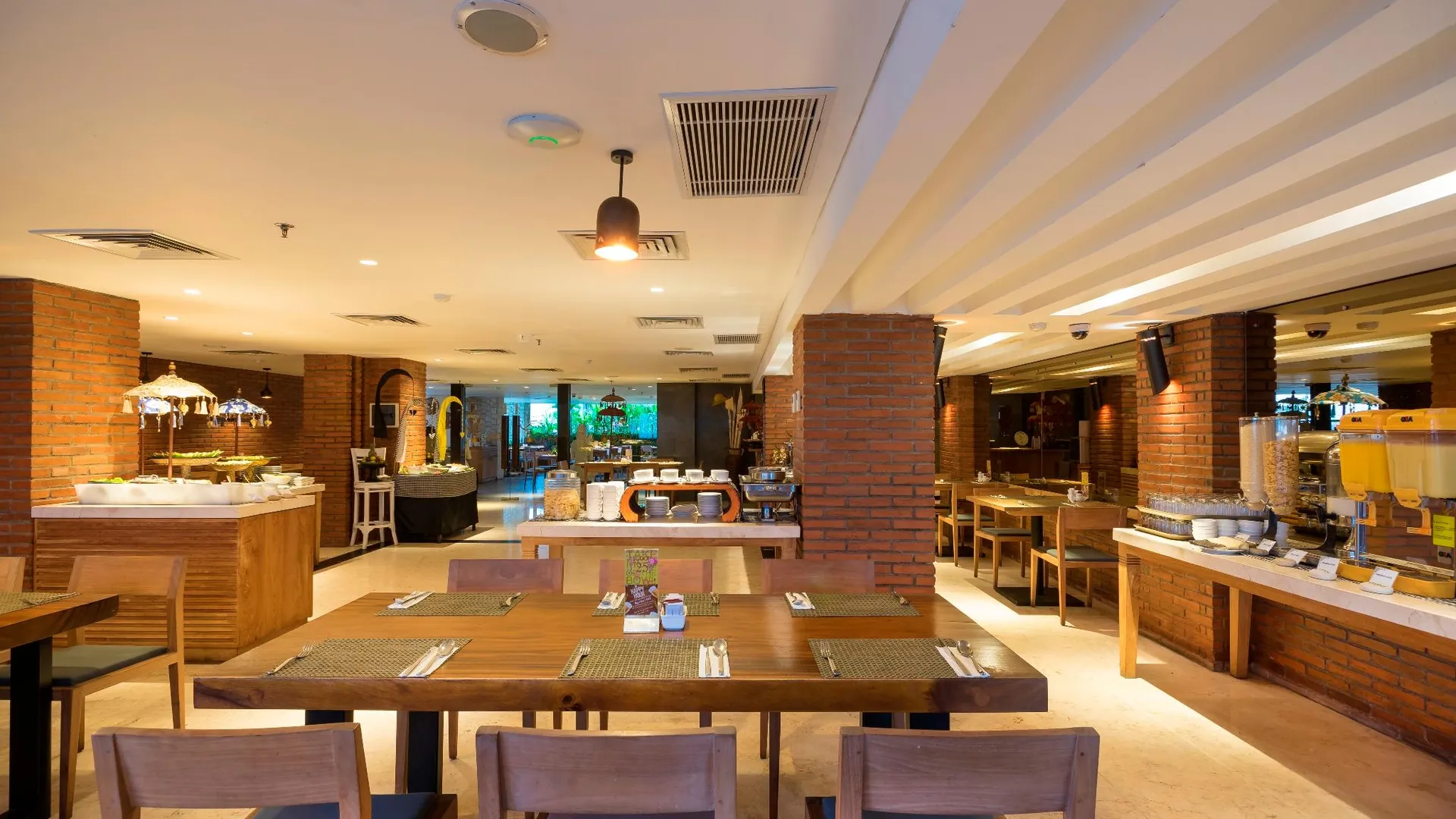 발리 디프리마호텔 페티텐겟 스미냑 4성급 호텔 레스토랑