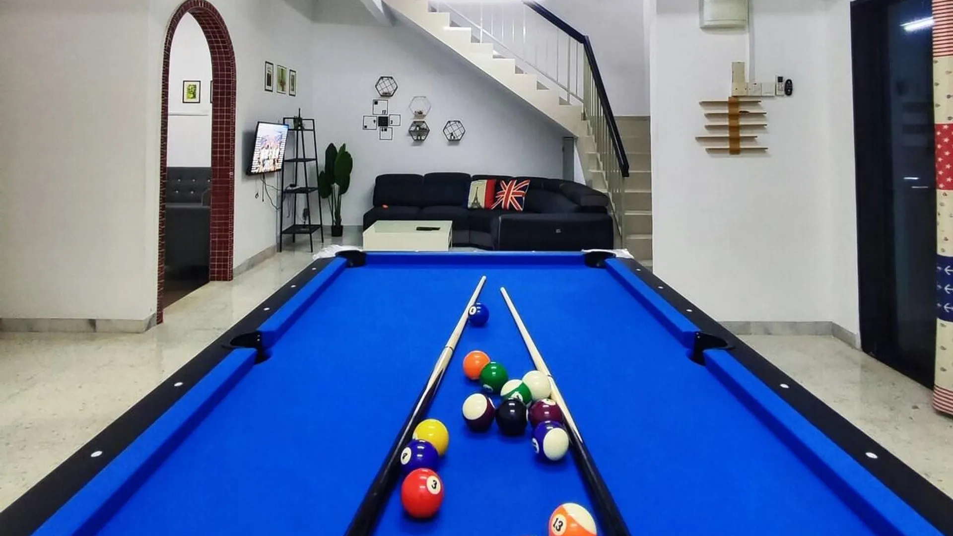 포트 딕슨 타만 탄중의 프라이빗 하우스 (m², 침실 5개, 프라이빗 욕실 3개) 3성급 싱글룸 스위트룸