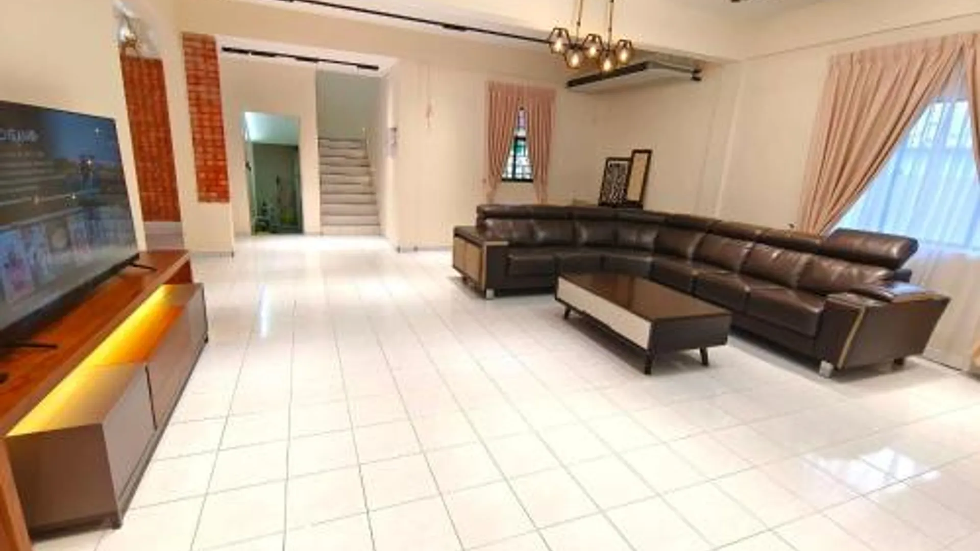 크루앙 클루앙 시티 센터의 방갈로 (m², 침실 7개, 프라이빗 욕실 6개) 3성급 게스트하우스 수영장