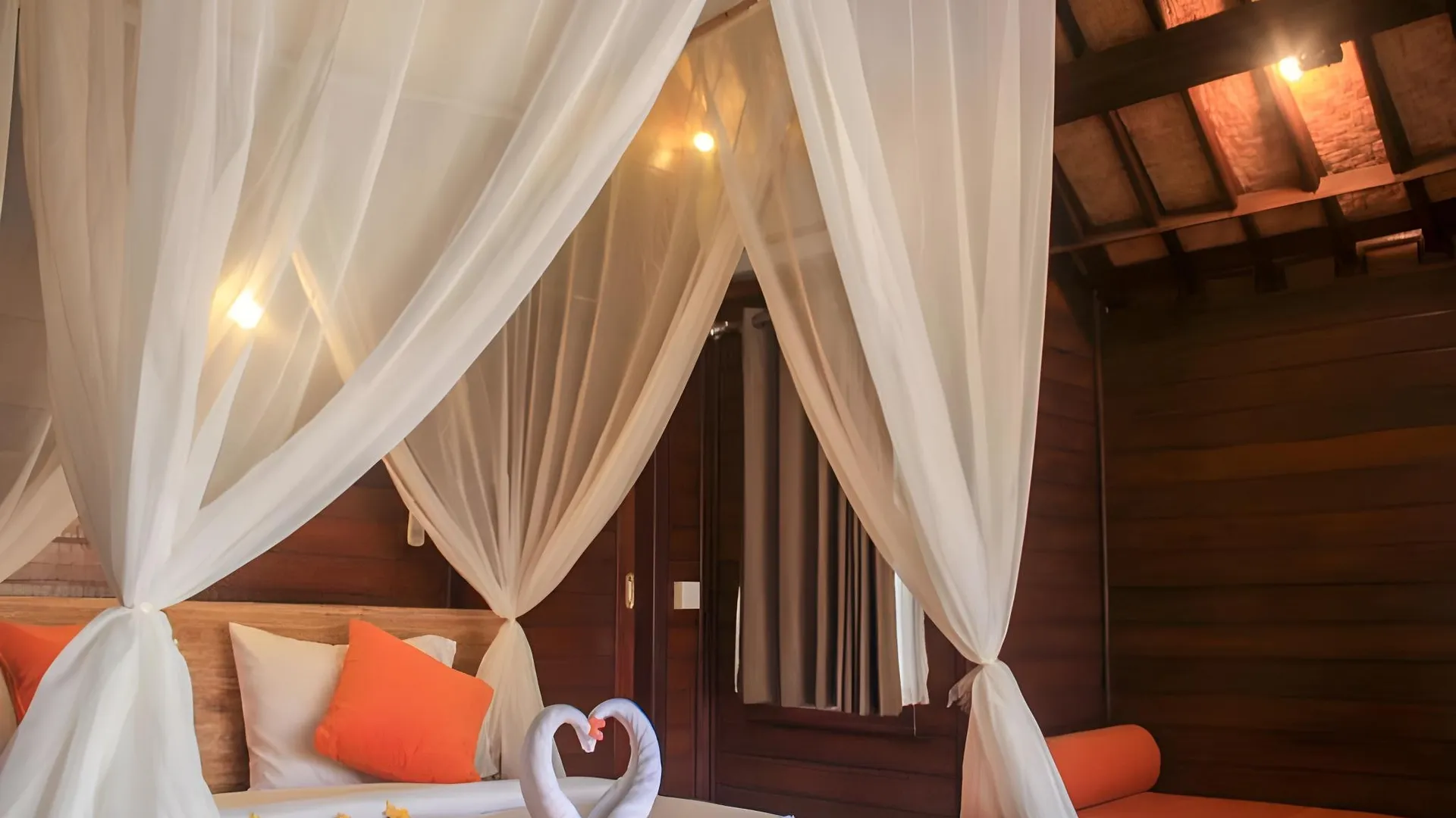 발리 디나타 렘봉간 빌라스 4성급 호텔 객실