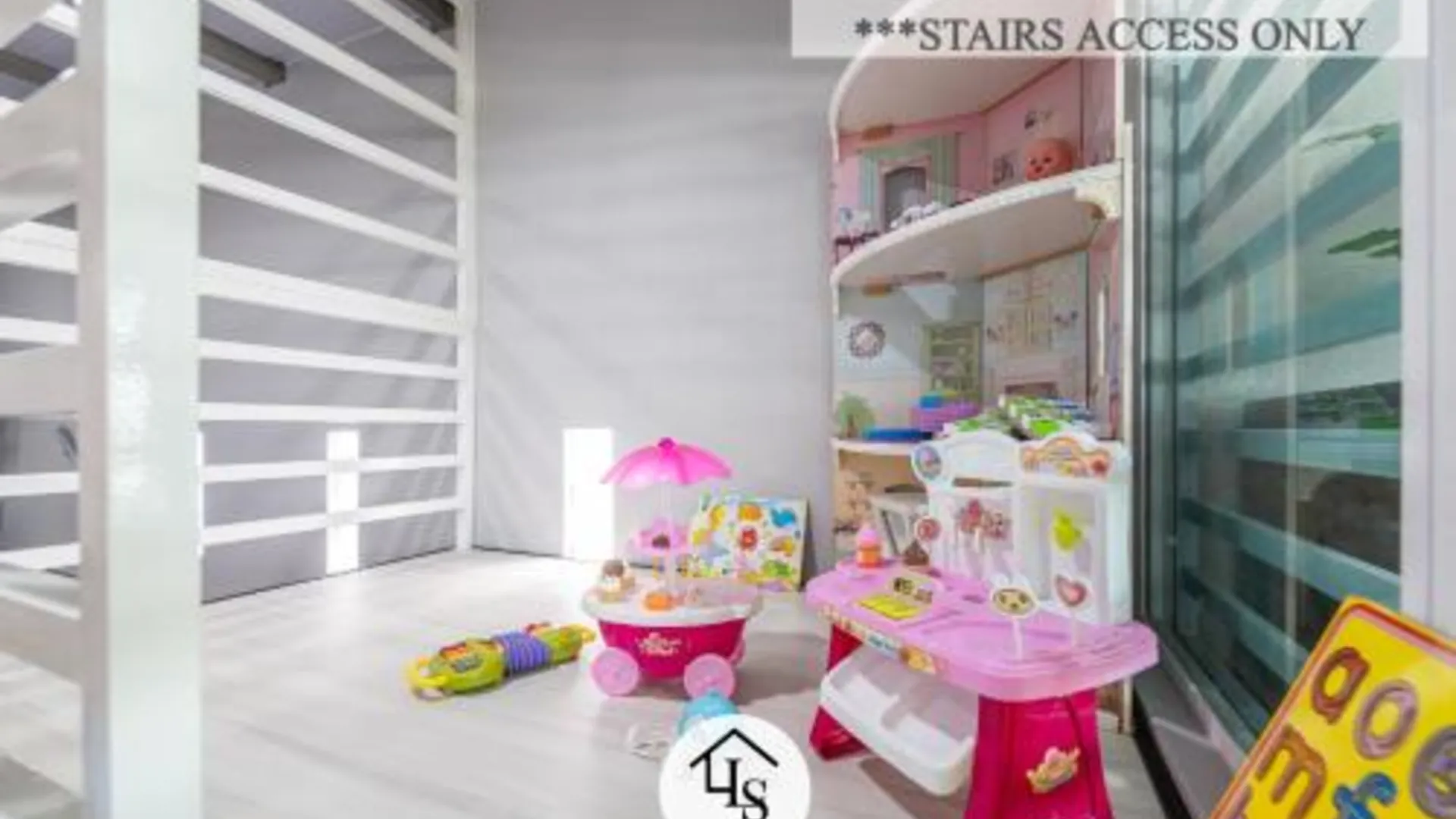 이포 타만 반다라야의 프라이빗 하우스 (m², 침실 4개, 프라이빗 욕실 3개) 3성급 게스트하우스 수영장