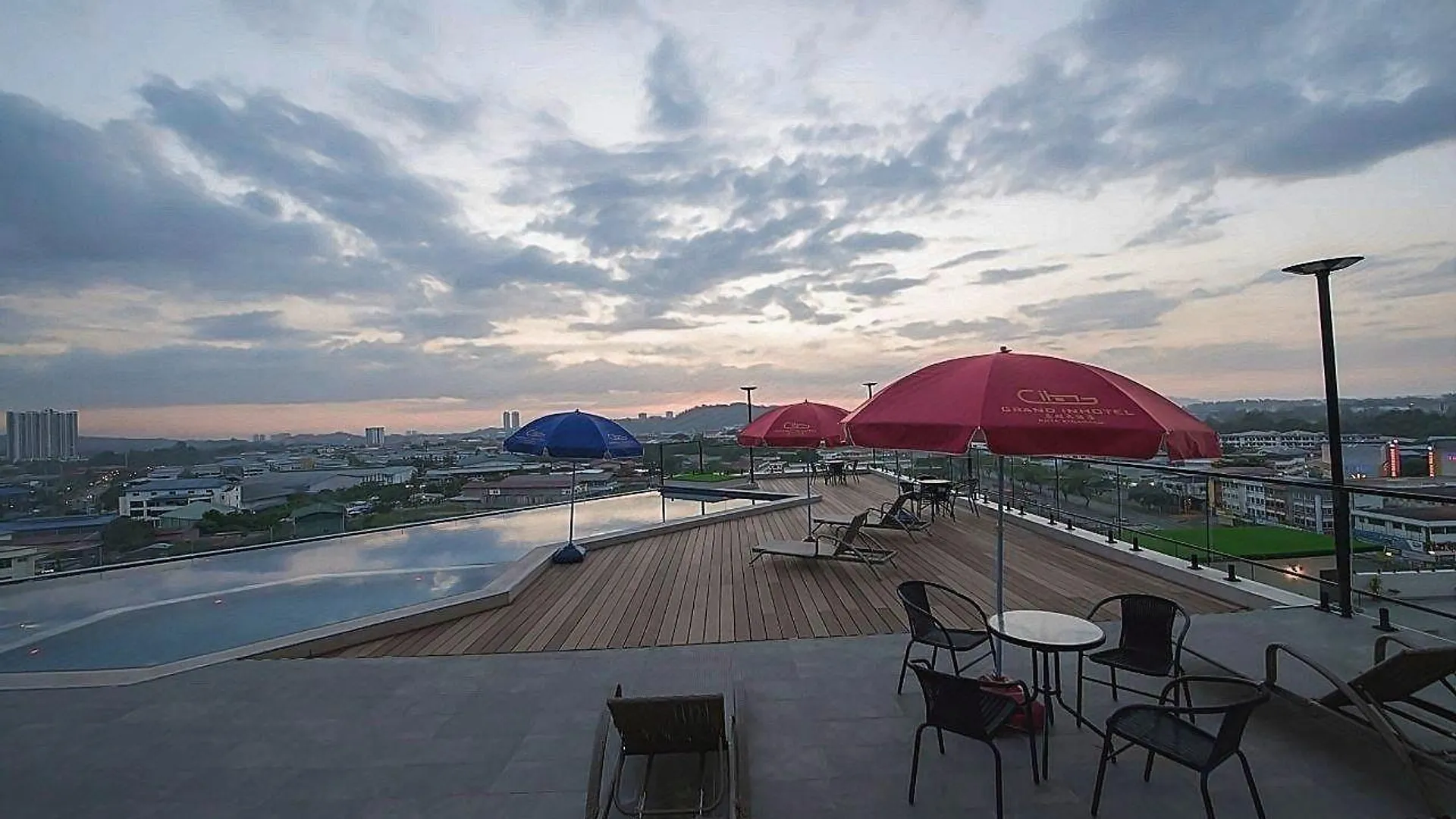 코타키나발루 그랜드 인호텔 코타키나발루 4성급 호텔 외관