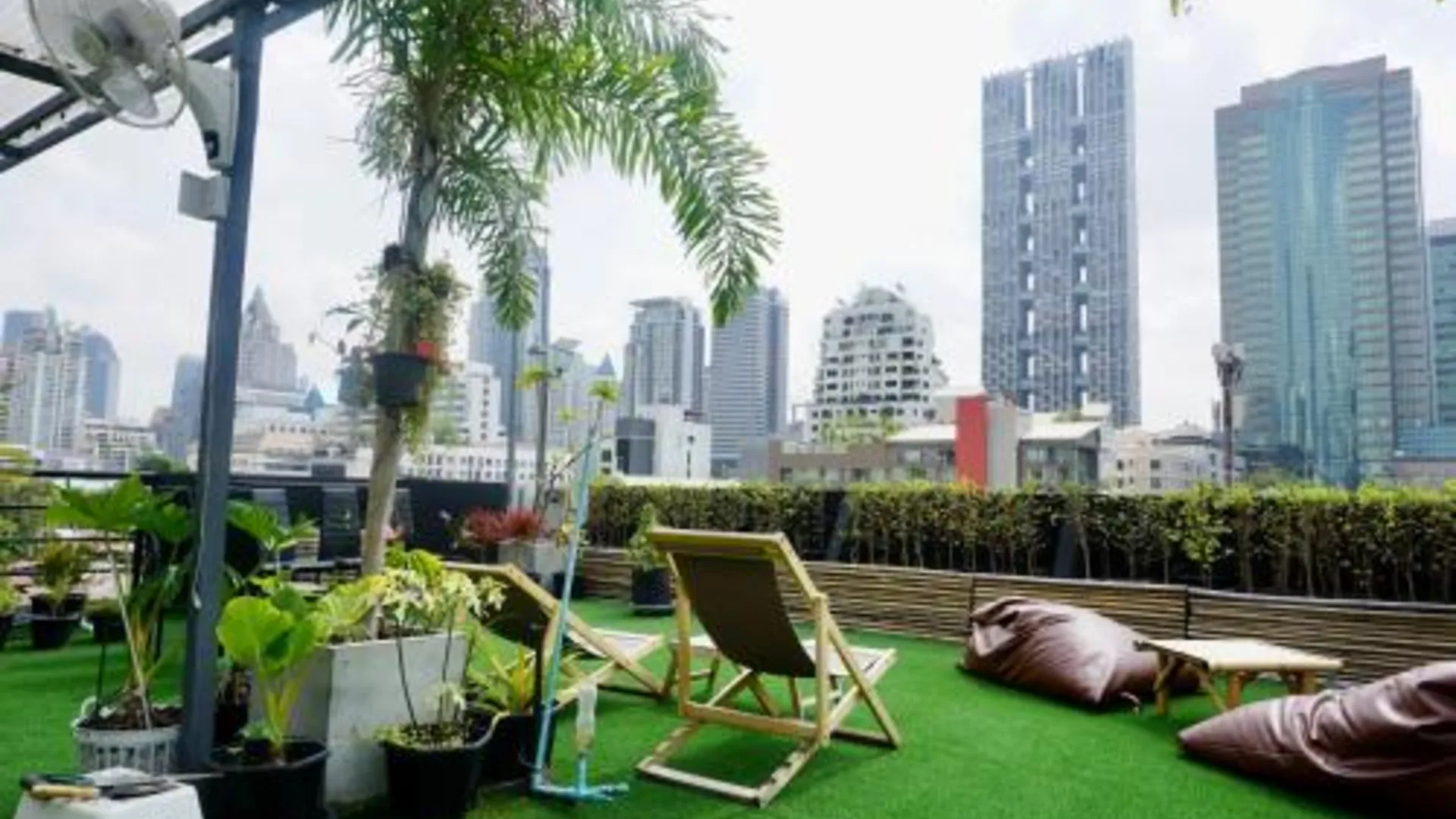 방콕 Silom Soi 3 Hash Apartment hip and funky with rooftop view 3성급 싱글룸 객실
