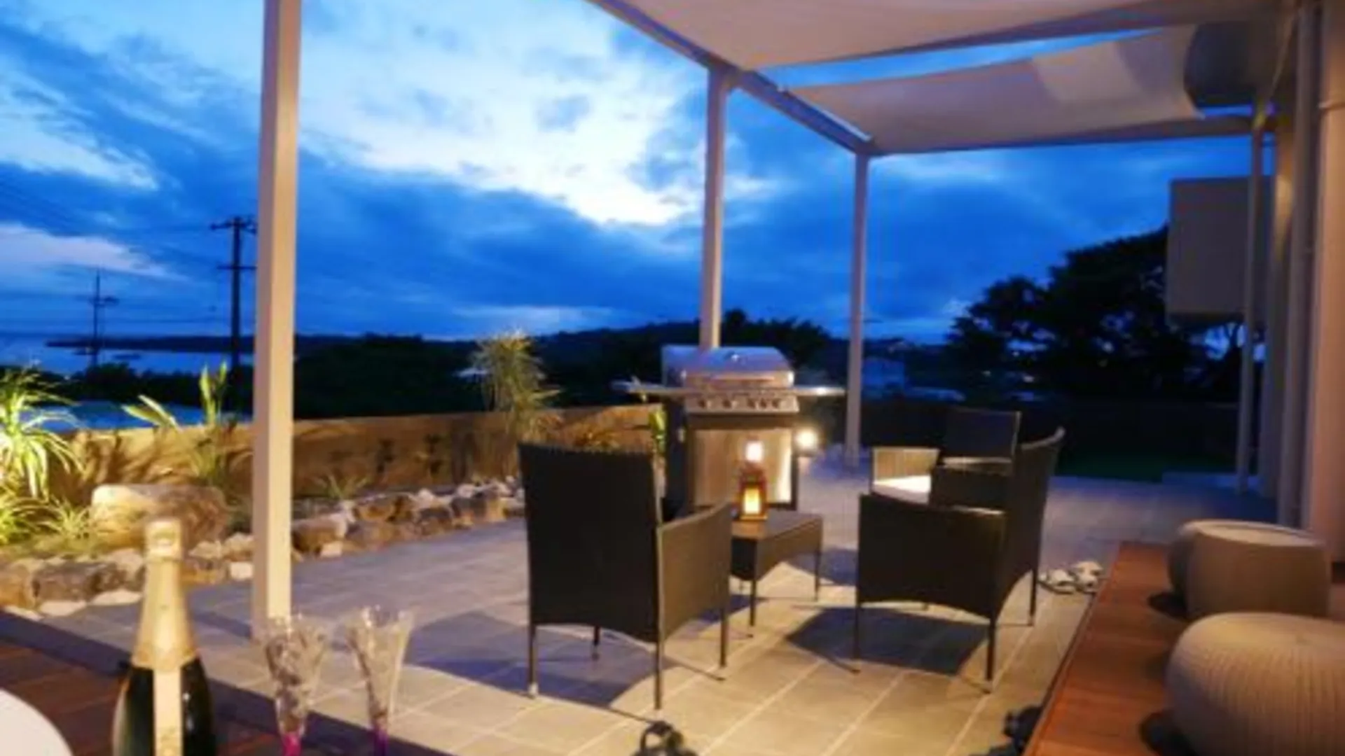 오키나와 본섬 모토부의 빌라 (120m², 침실 2개, 프라이빗 욕실 2개) 4성급 게스트하우스 레스토랑