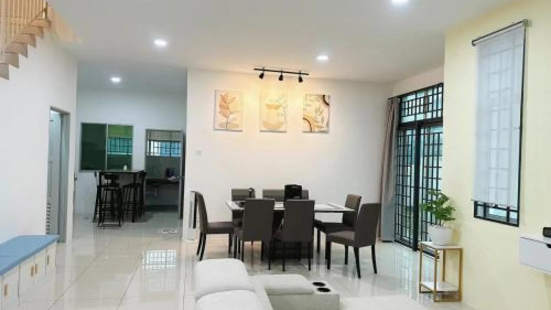 이포 캄풍 자와의 빌라 (3000m², 침실 4개, 프라이빗 욕실 4개) 3성급 게스트하우스 로비