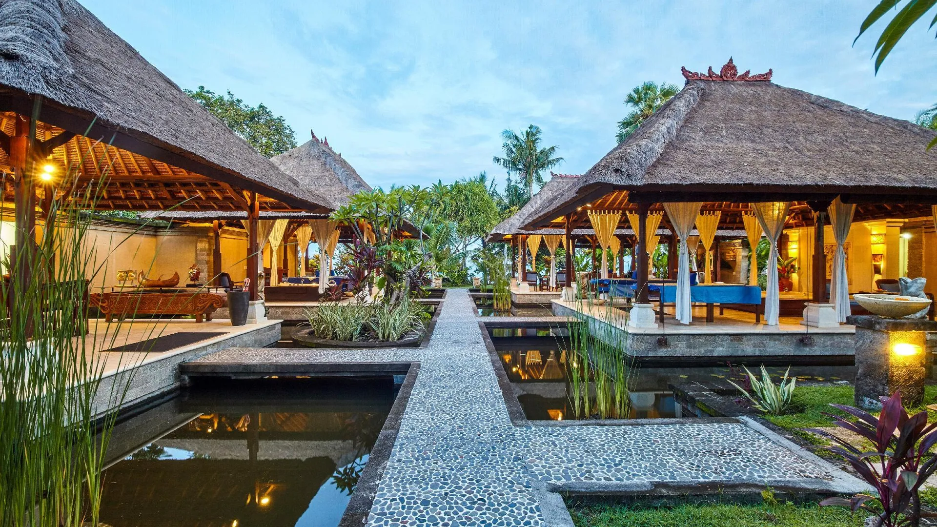 발리 푸리 바구스 로비나 리조트 4성급 호텔 부대시설