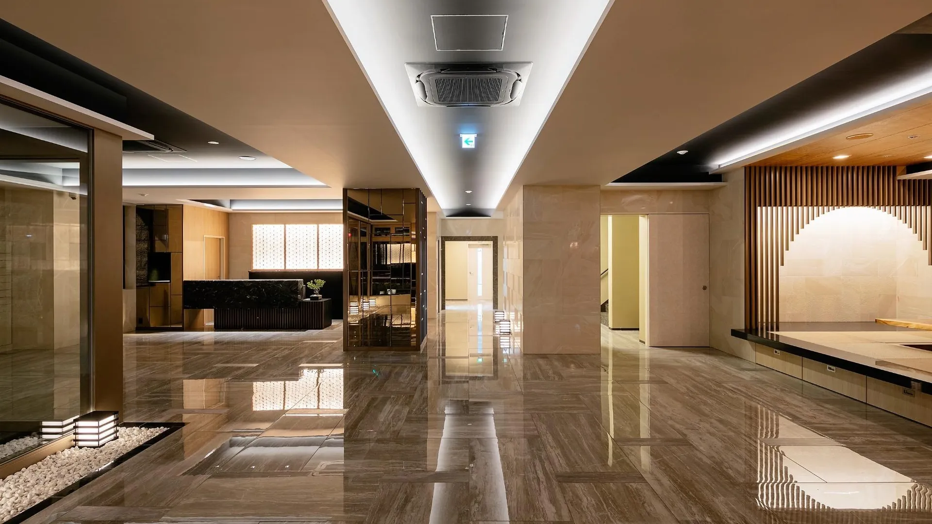오사카 오스테이 버밀리언 남바 4성급 호텔 로비