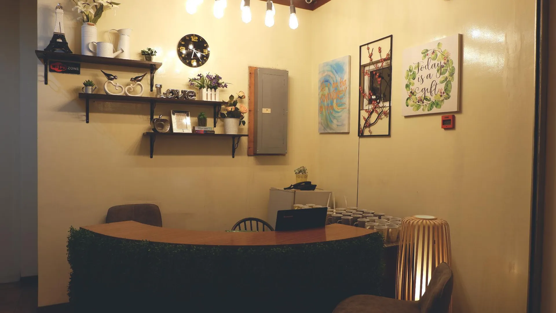 세부 더 런웨이 인 - 막탄 세부 2성급 호텔 로비