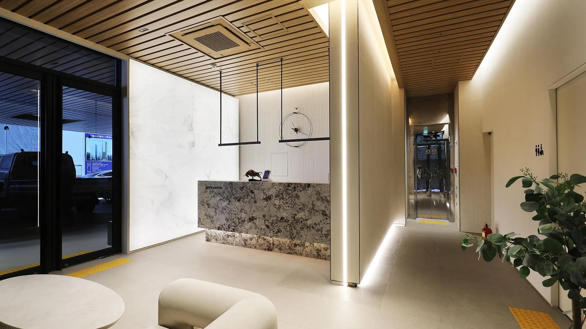 서울 서울인호텔 바이 더 디자이너스 호텔 로비