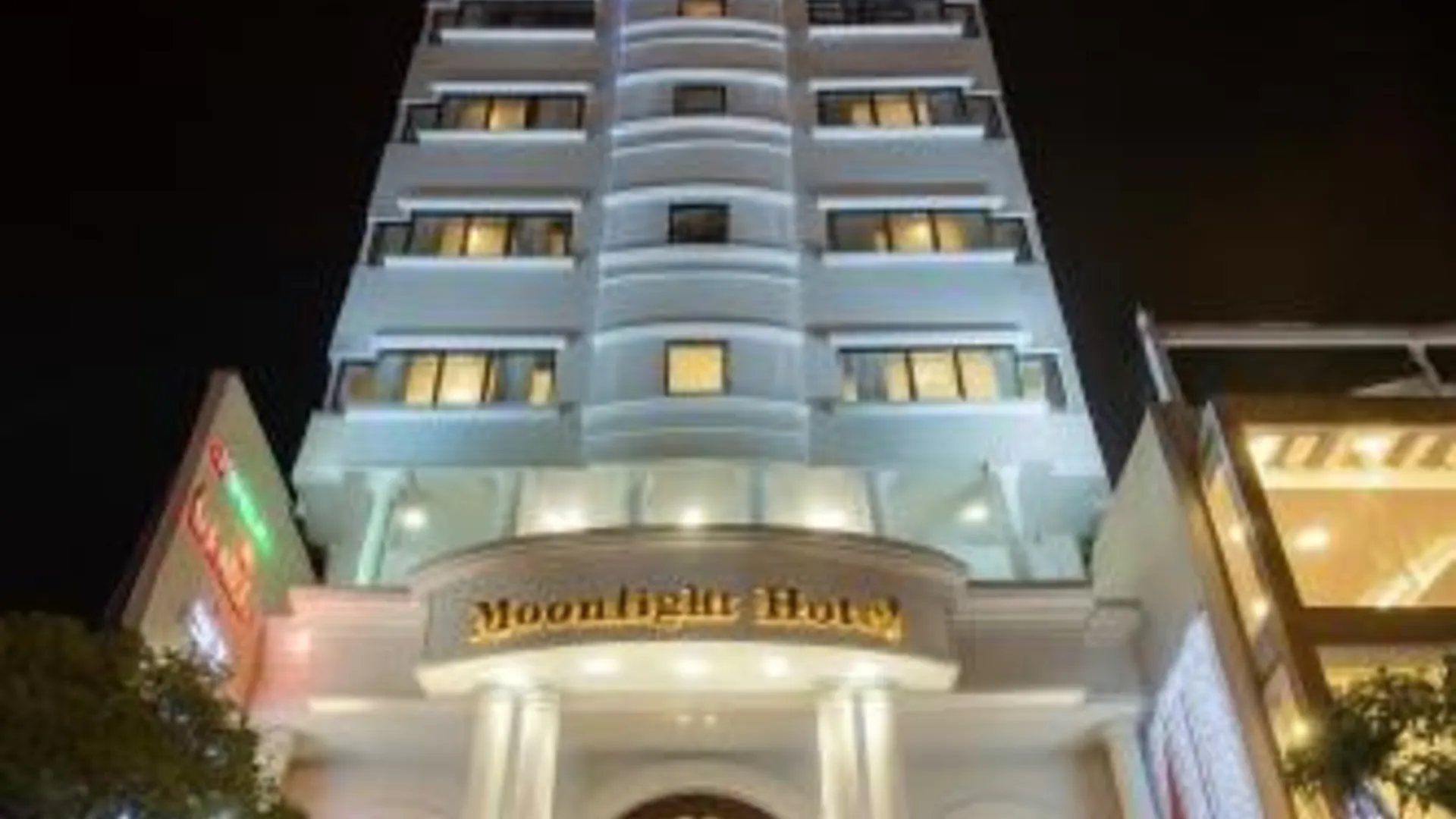 다낭 문라이트 호텔 앤 아파트먼트 4성급 호텔 로비