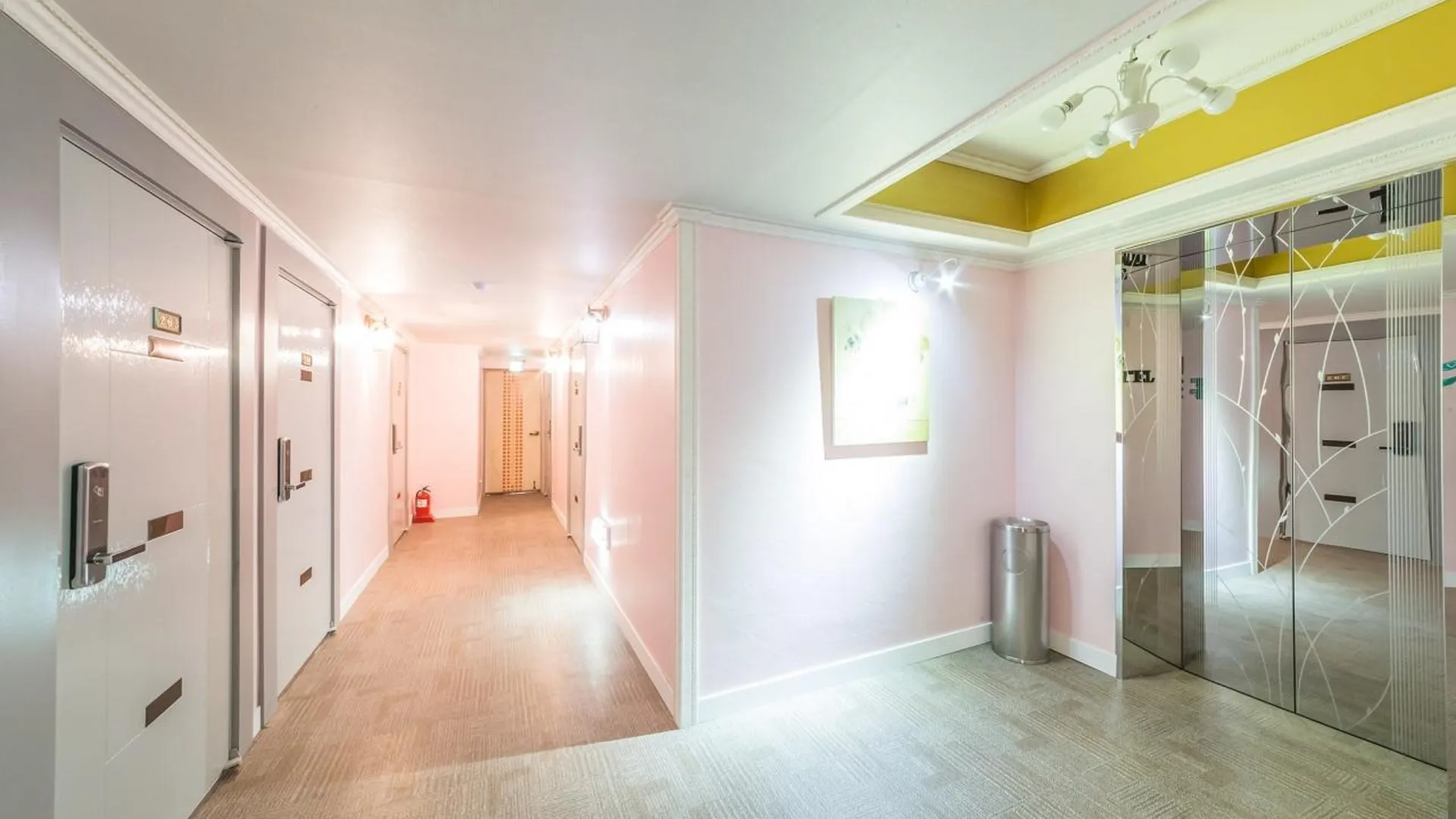 서울 장안 하얀 3성급 호텔 수영장