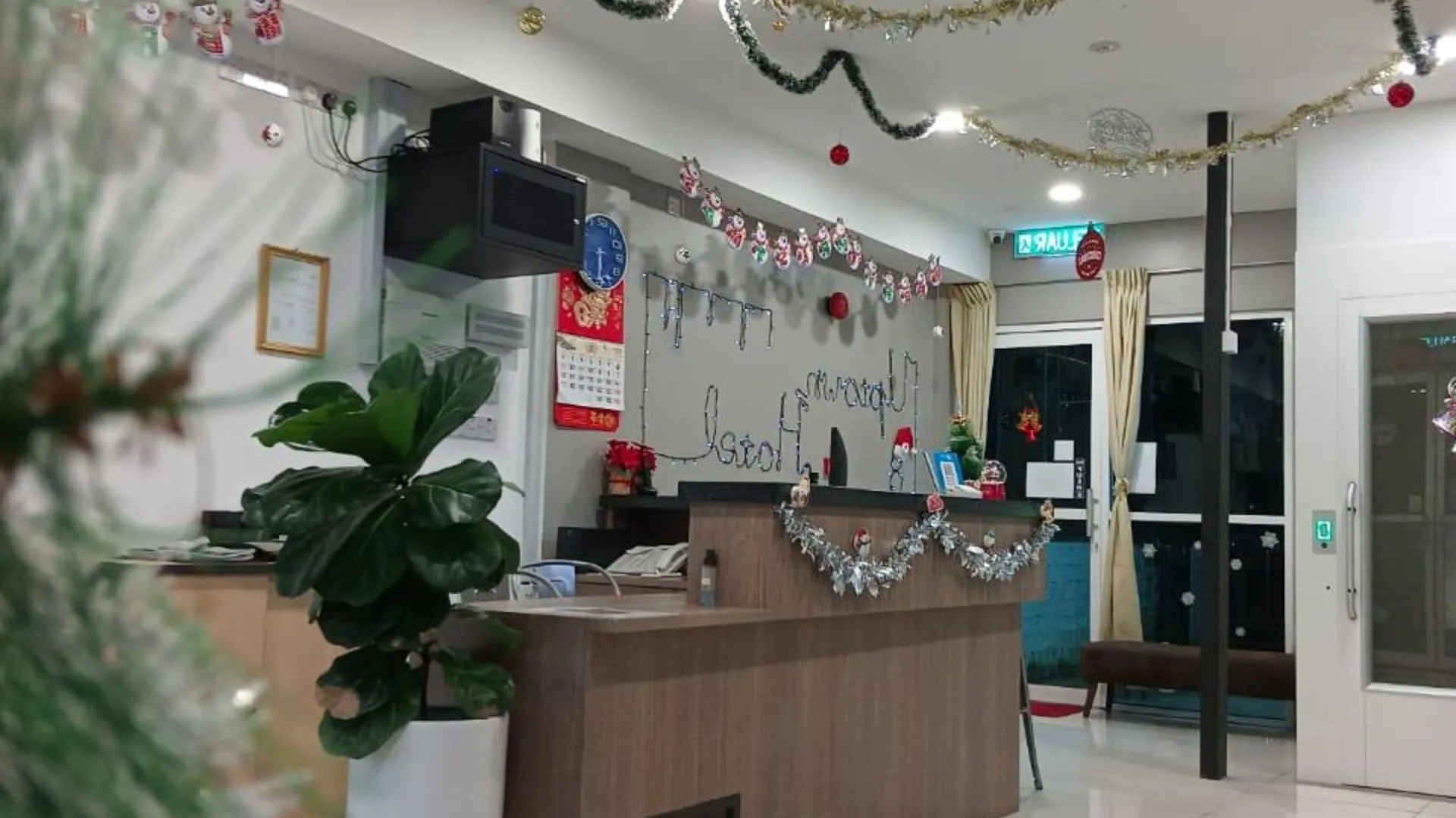 셈포르나 업타운 호텔 3성급 호텔 수영장