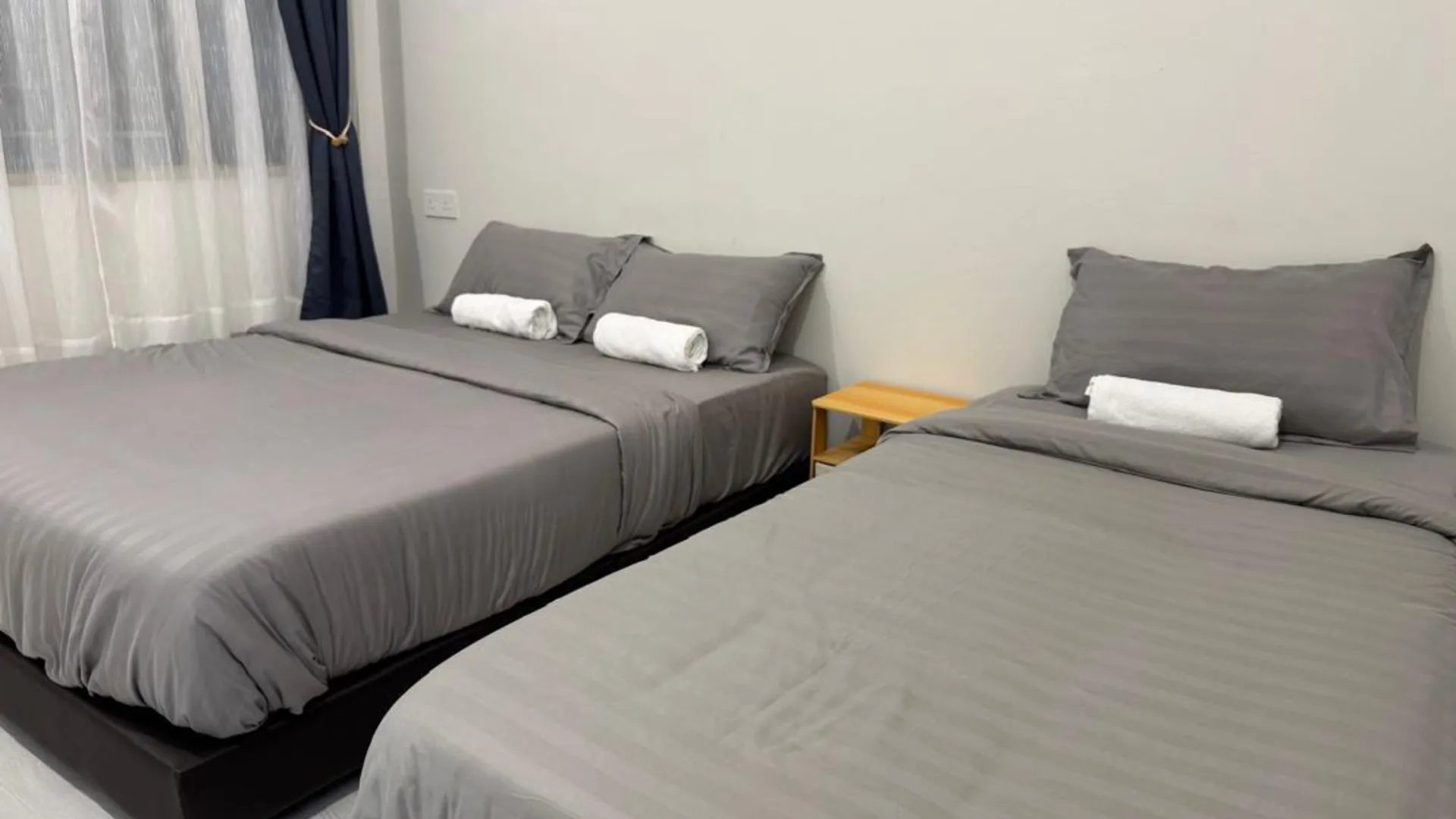 이포 타만 반다라야의 프라이빗 하우스 (m², 침실 3개, 프라이빗 욕실 2개) 3성급 게스트하우스 스위트룸