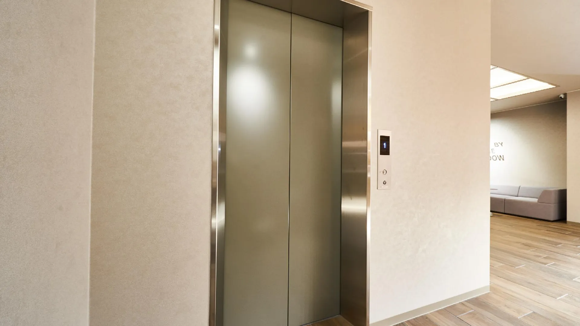 오키나와 본섬 라쿠텐 스테이 나하 미에바시 4성급 게스트하우스 외관