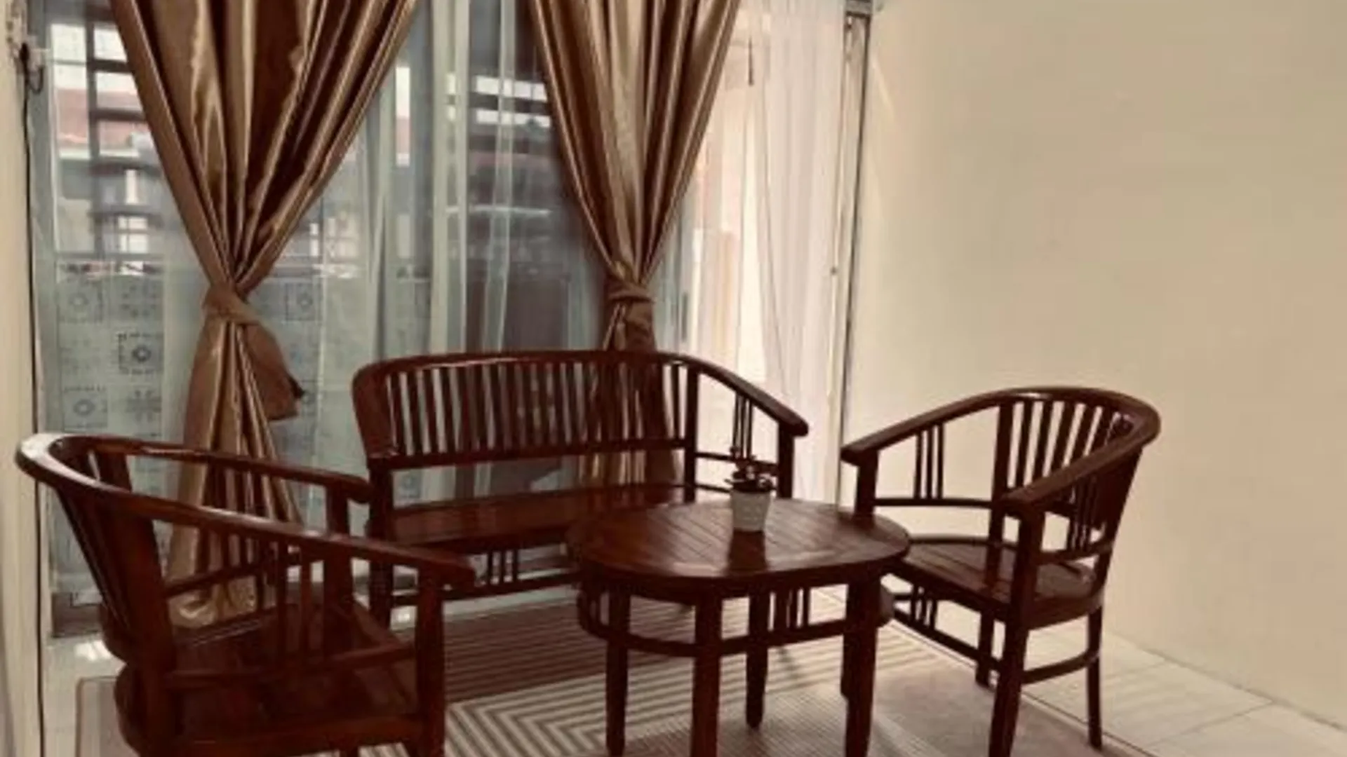 숭가이 페타니 숭아이 페타니 센트럴 의 프라이빗 하우스 (m², 침실 3개, 프라이빗 욕실 2개) 4성급 게스트하우스 외관