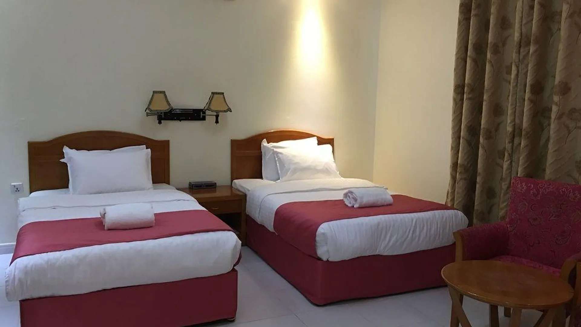 아지만 WAVES HOTEL 2성급 호텔 외관