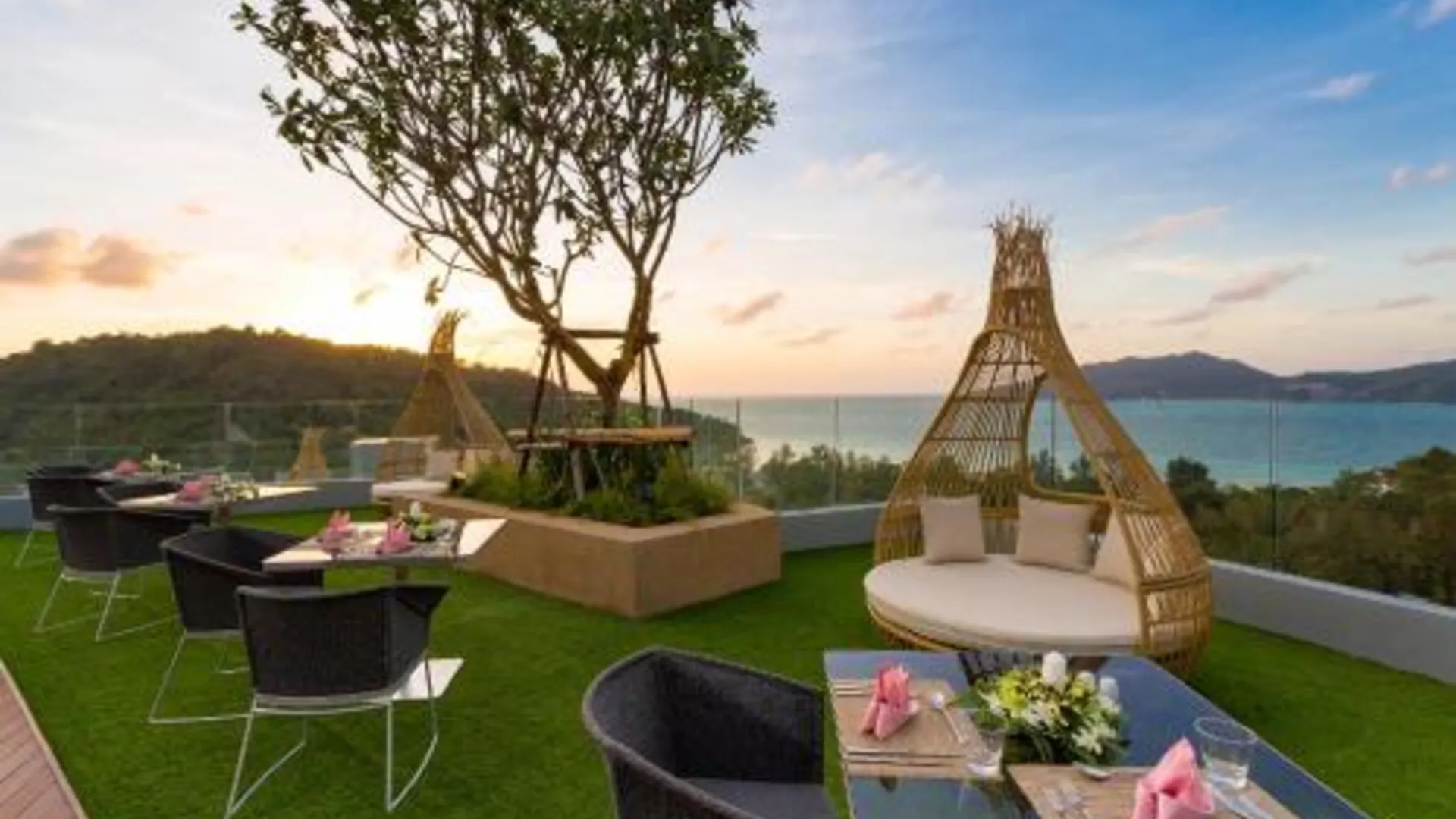 푸켓 크레스트 리조트 앤 풀 빌라스 5성급 호텔 전망