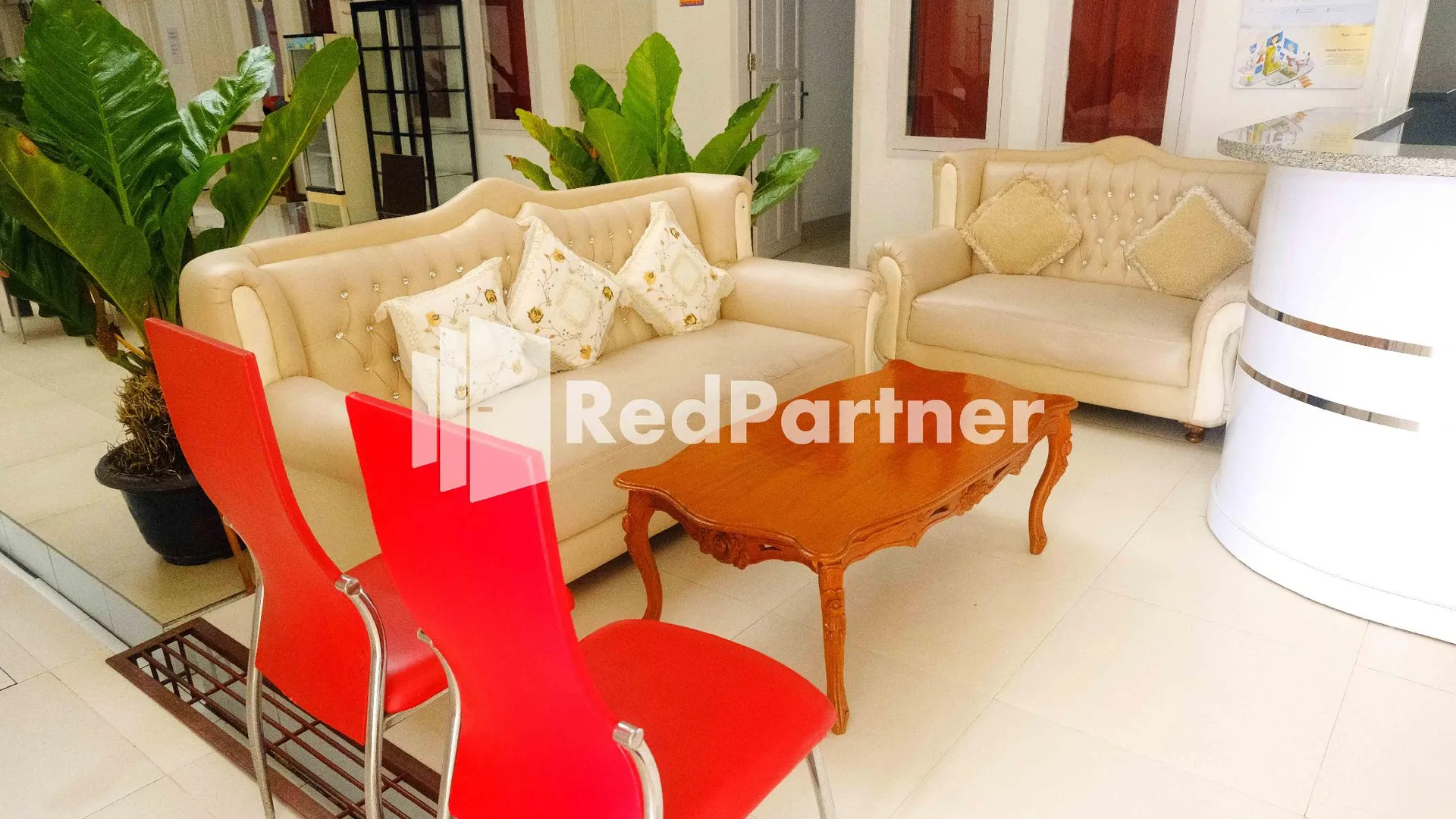 마카사르 Fortuner Homestay Syariah Makassar Mitra RedDoorz 2성급 게스트하우스 로비