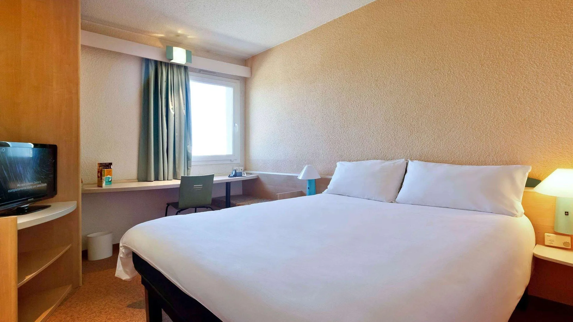 산타 마리아 다 페이라 이비스 포르투 술 유로파르케 2성급 호텔 스위트룸