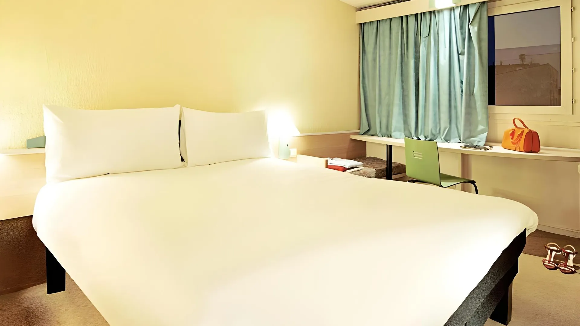 산타 마리아 다 페이라 이비스 포르투 술 유로파르케 2성급 호텔 스위트룸