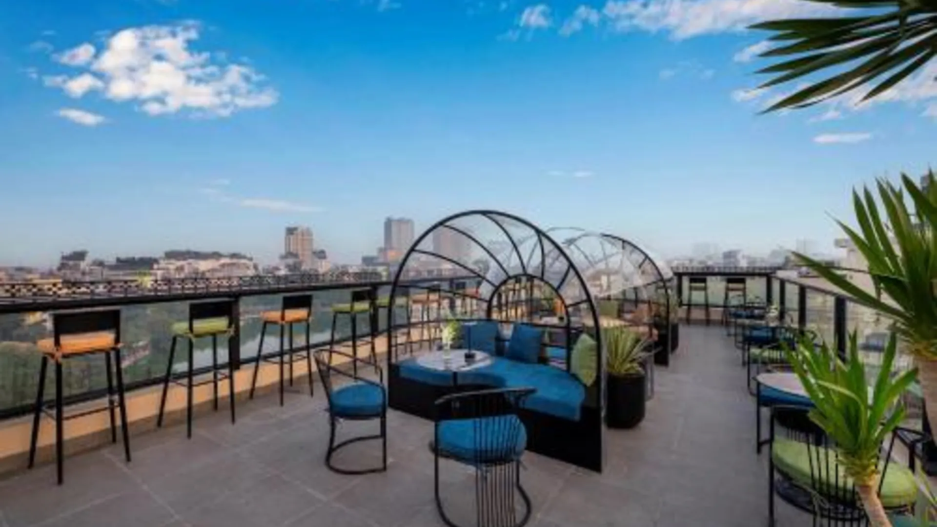 하노이 르프리미어 호텔 앤 루프탑 바 4성급 호텔 로비