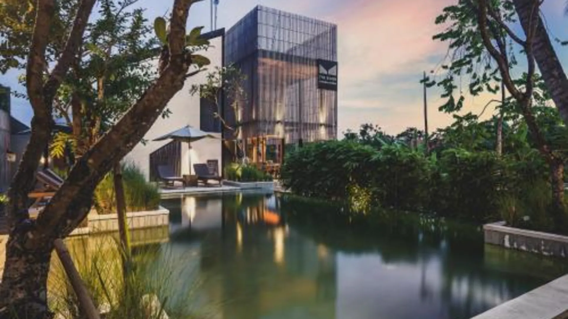 발리 더 사렌 4성급 호텔 스위트룸