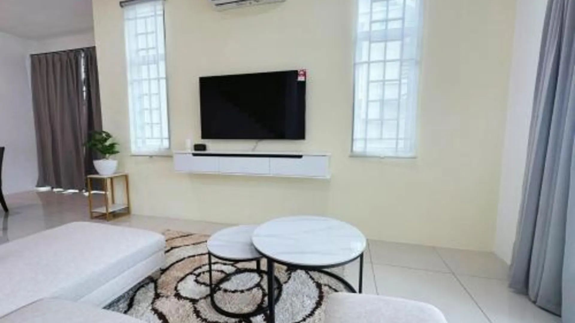 이포 캄풍 자와의 빌라 (3000m², 침실 4개, 프라이빗 욕실 4개) 3성급 게스트하우스 스위트룸